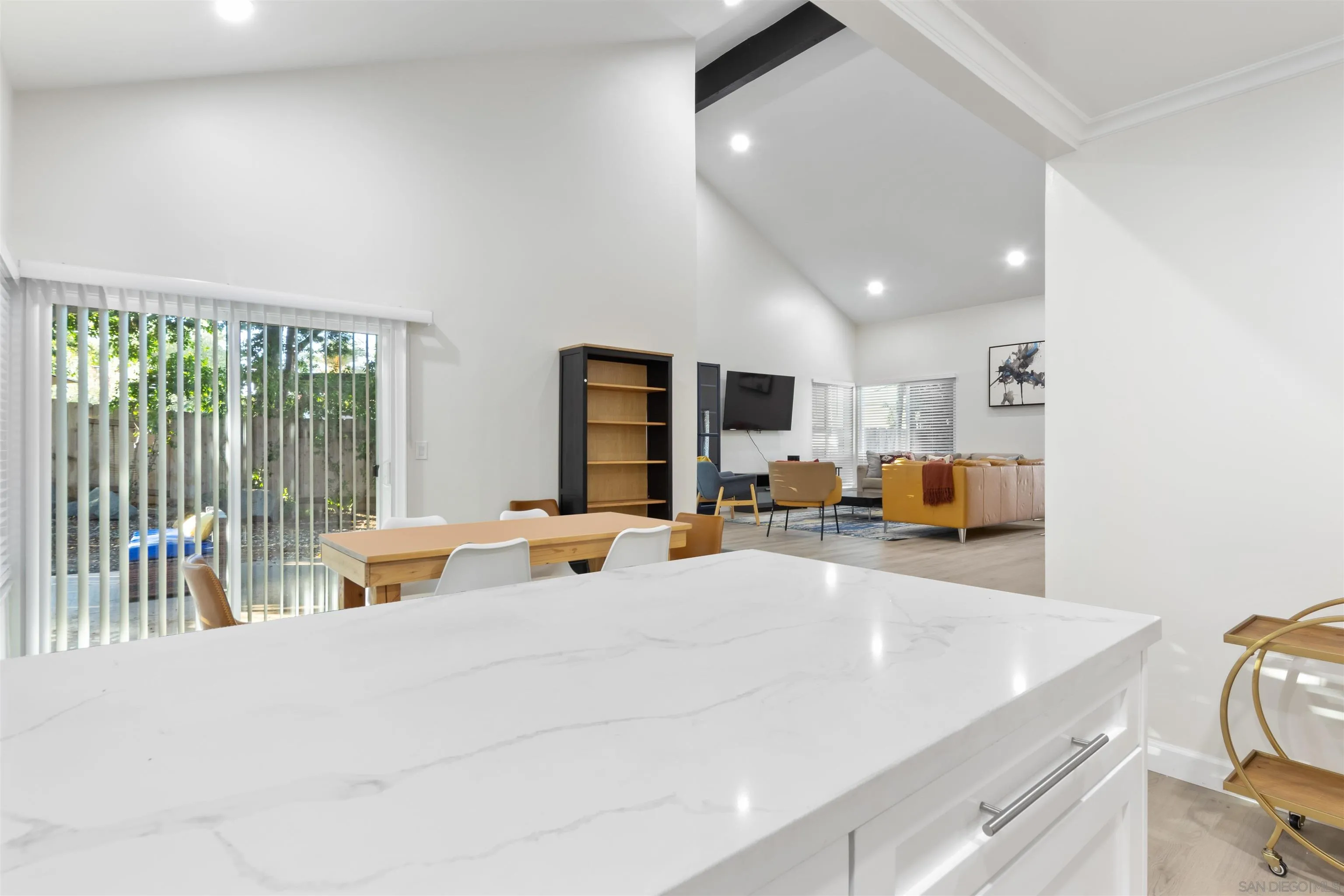 https://cdn.realtyfeed.com/cdn/127/260016584/66e2a73455f42672a402437b1d989a63.webp