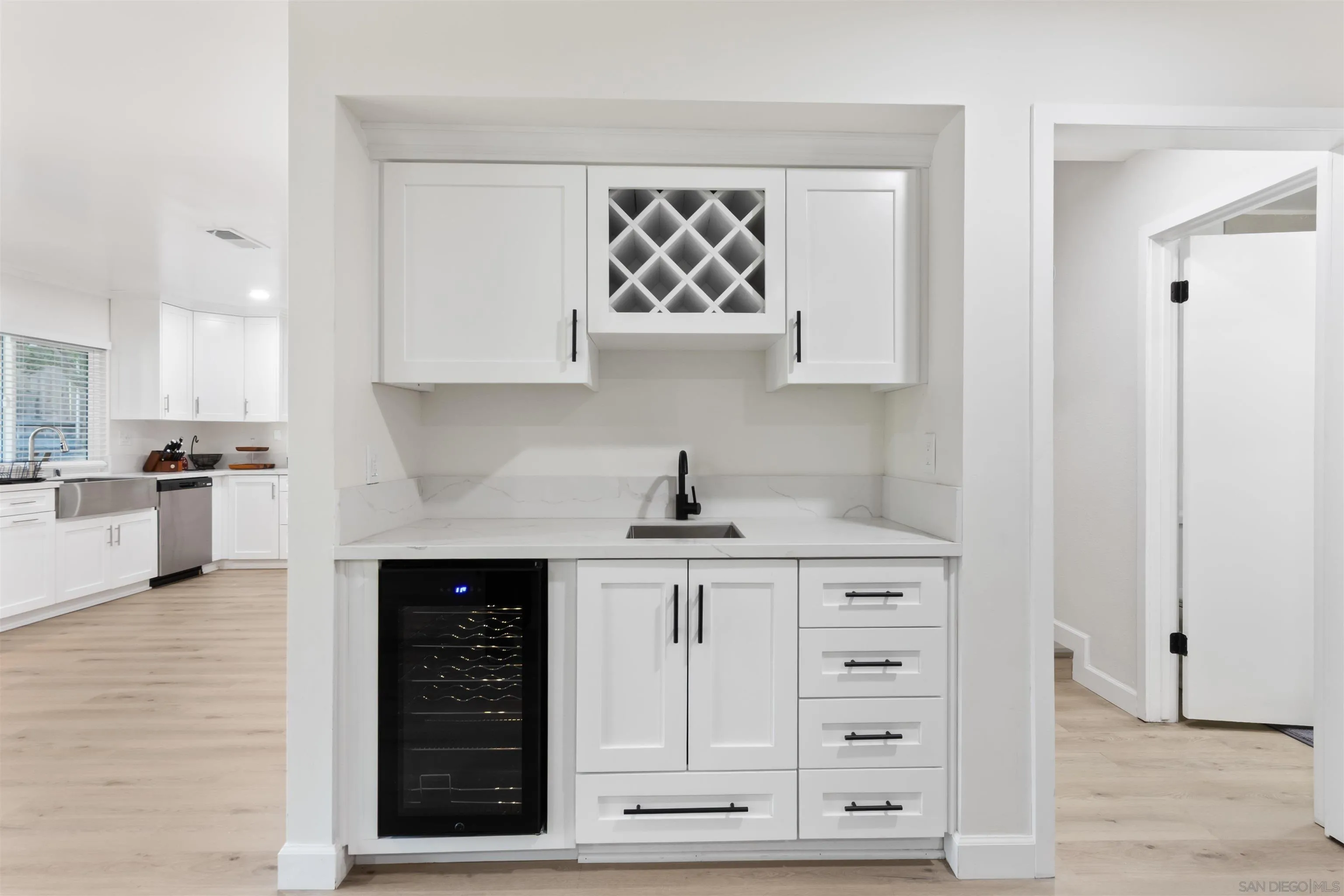 https://cdn.realtyfeed.com/cdn/127/260016584/d071dad2c086bd4ad3b5b9ee47b6aaf3.webp