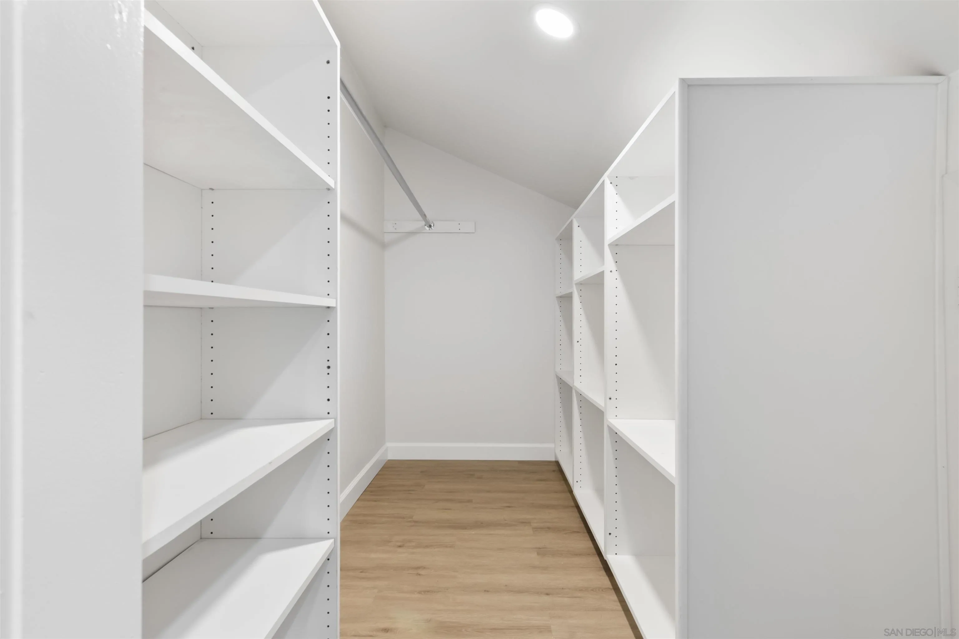 https://cdn.realtyfeed.com/cdn/127/260016584/dd1d957012e05d8e7bc3e6a90e037358.webp