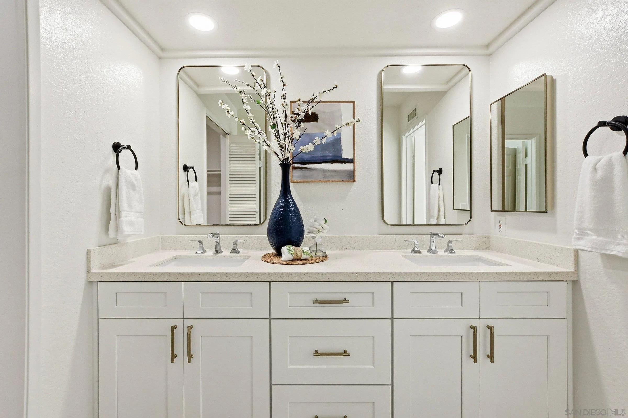 https://cdn.realtyfeed.com/cdn/127/260016587/10b1f19a96fd15accdac741db19c8ce7.webp