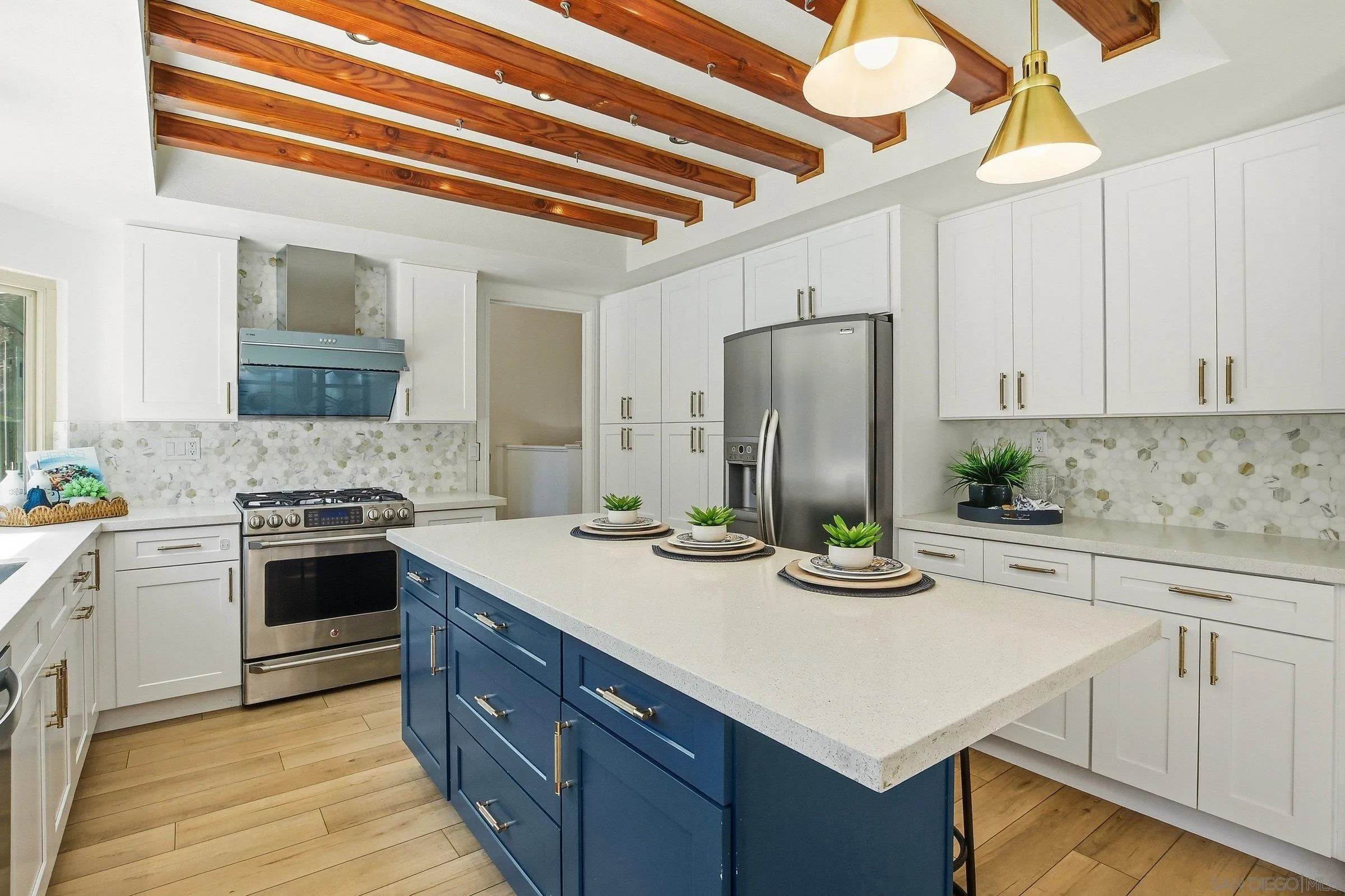 https://cdn.realtyfeed.com/cdn/127/260016587/2c15ad2de896c428d7ac91bd7ca00717.webp