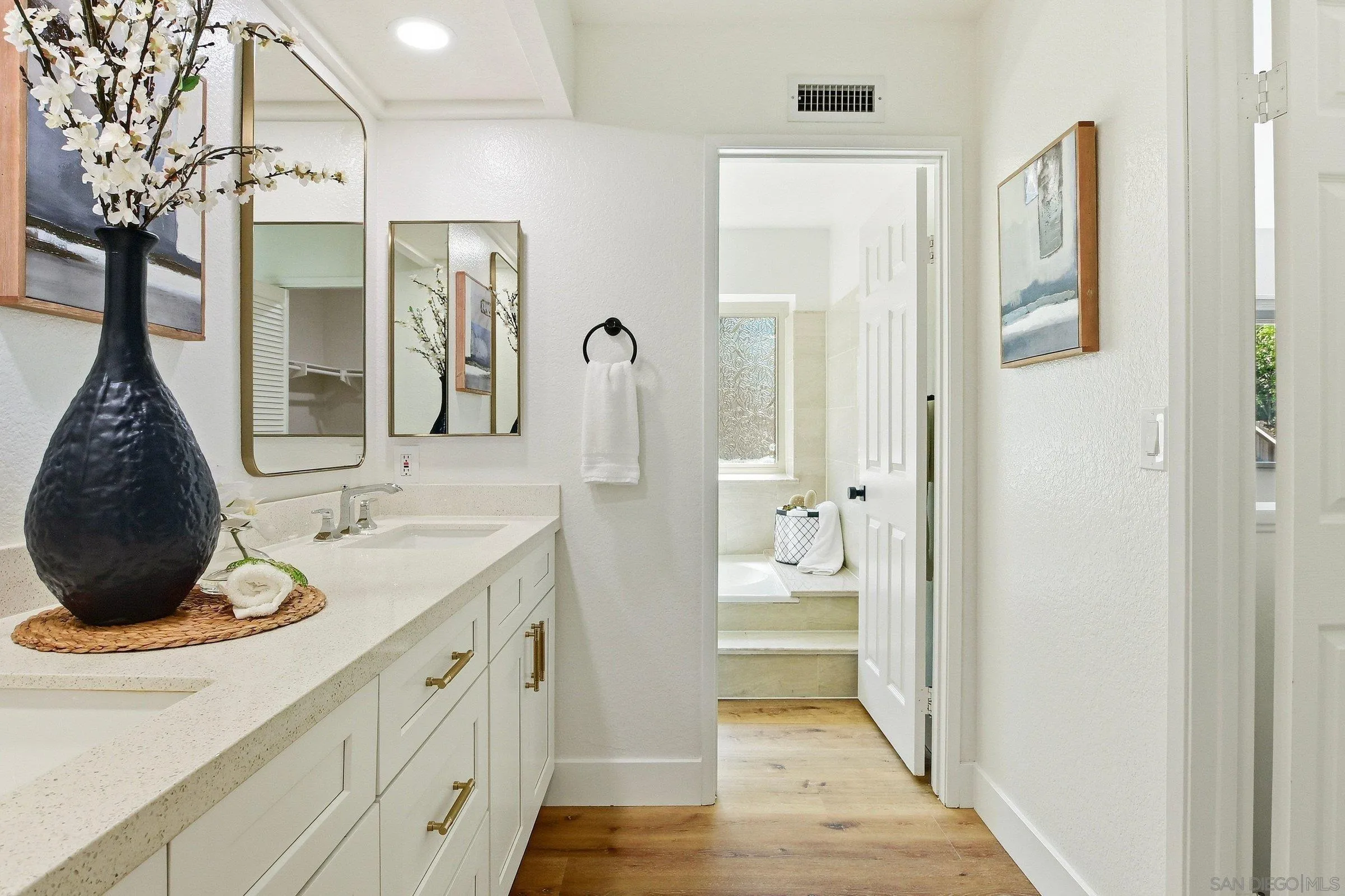 https://cdn.realtyfeed.com/cdn/127/260016587/53ee2721da2515990601cf245dd5069e.webp