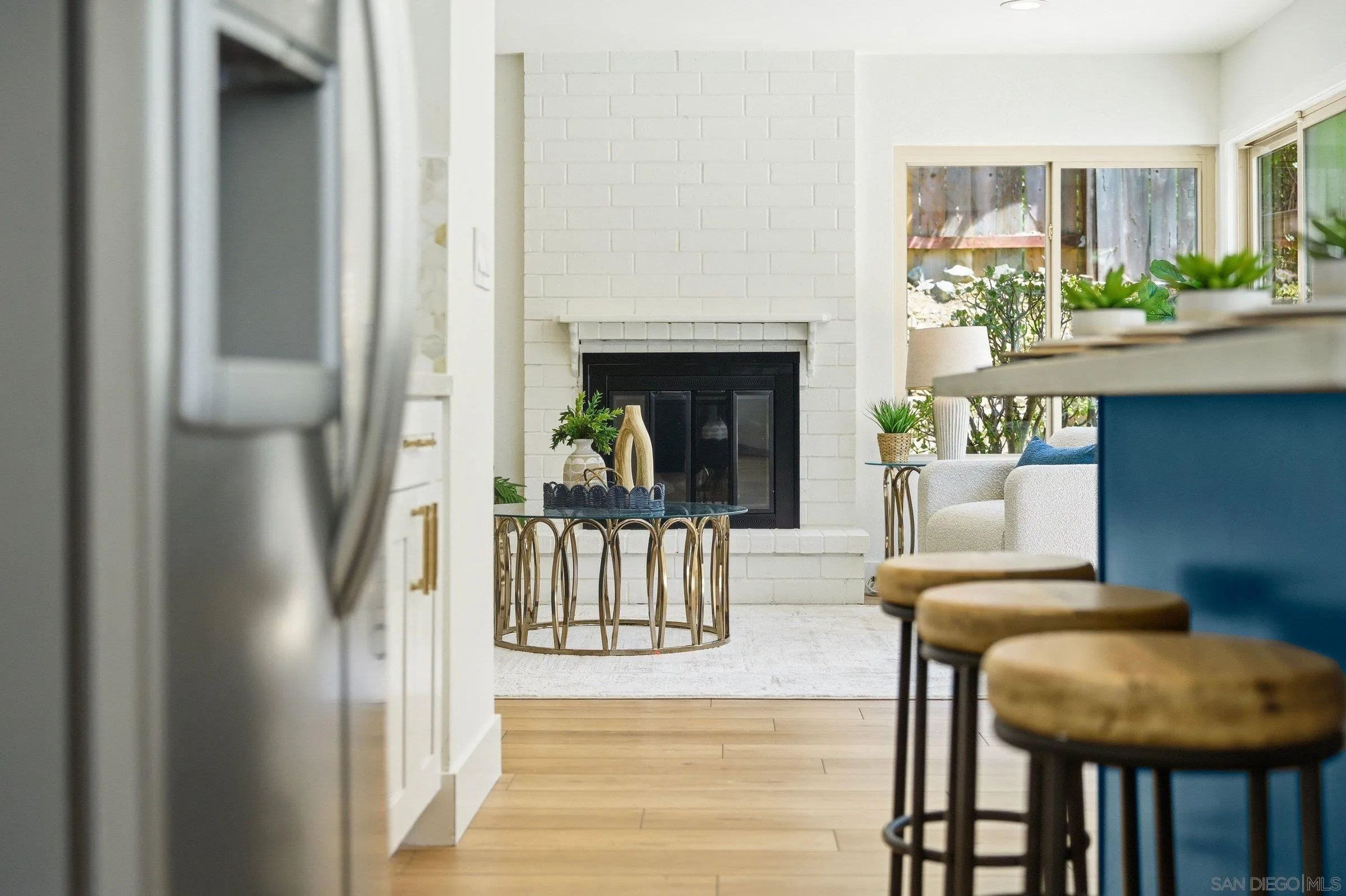 https://cdn.realtyfeed.com/cdn/127/260016587/c7b2ace844bd855fe0563acefc556fe9.webp