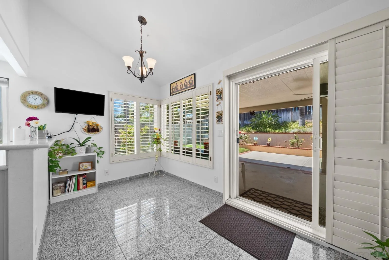 https://cdn.realtyfeed.com/cdn/127/260016589/4d197d8a396a47841effb1a42f90cc87.webp
