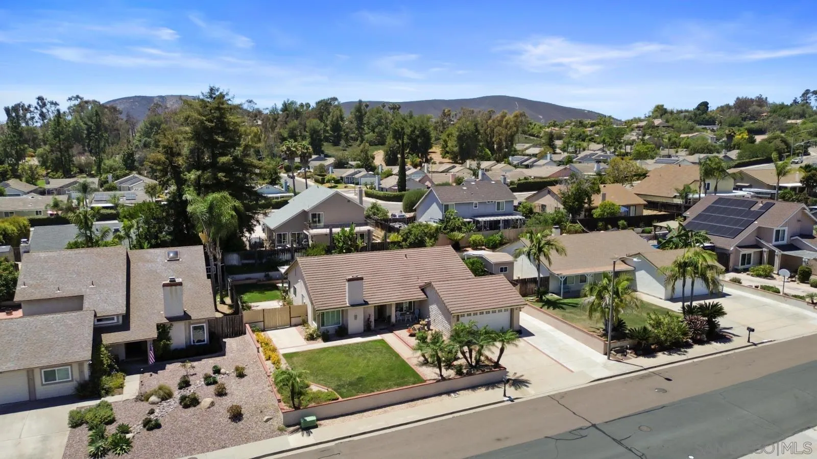 https://cdn.realtyfeed.com/cdn/127/260016589/9685de50959a65fe507a4d8f10047def.webp
