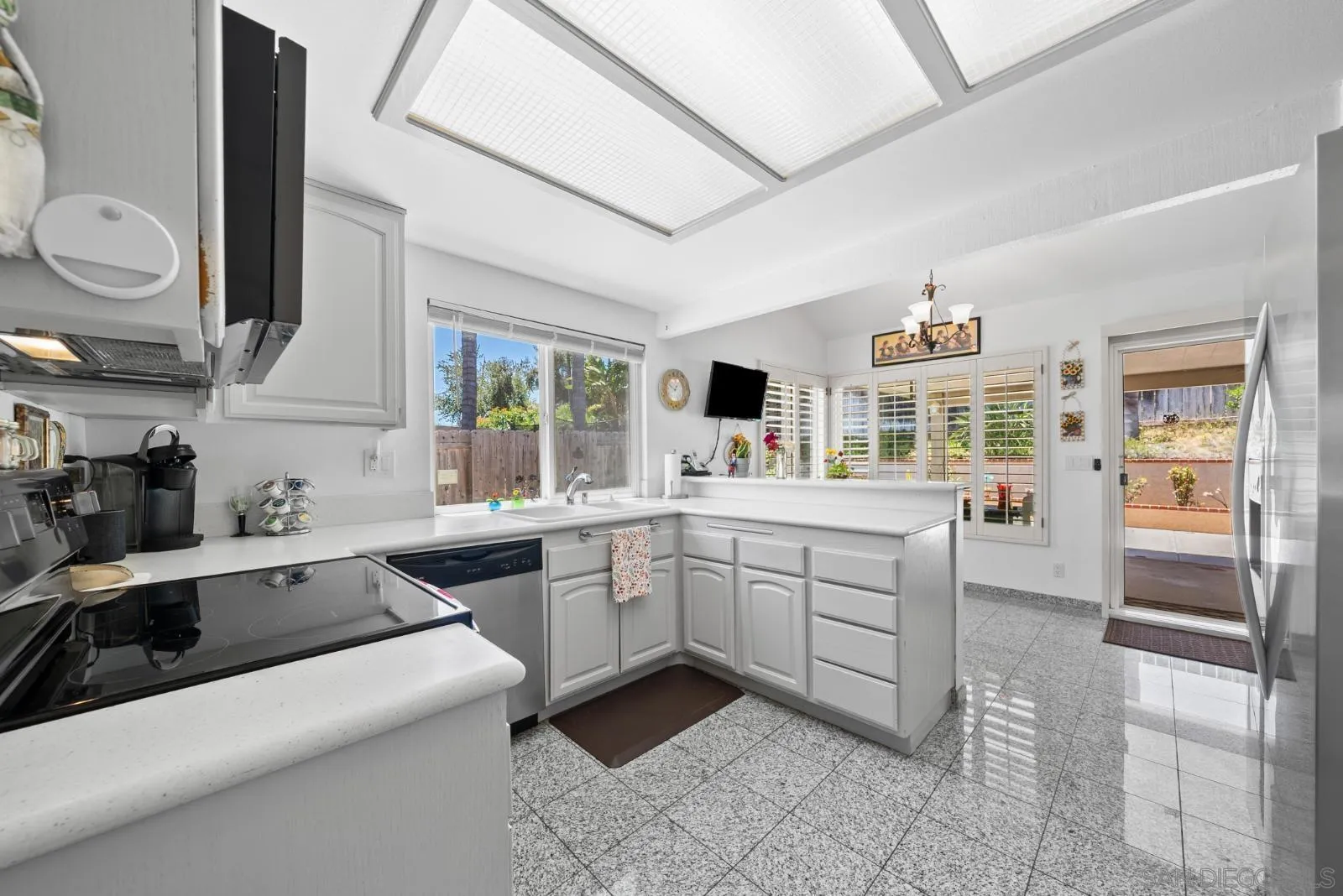 https://cdn.realtyfeed.com/cdn/127/260016589/a3d69a206a2c96fac8ff4dd76d74ccc2.webp