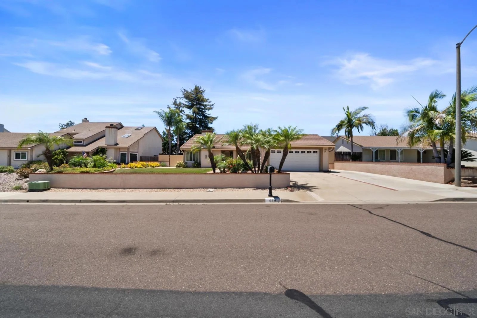 https://cdn.realtyfeed.com/cdn/127/260016589/b017f352f47bc98eb90221349292e304.webp