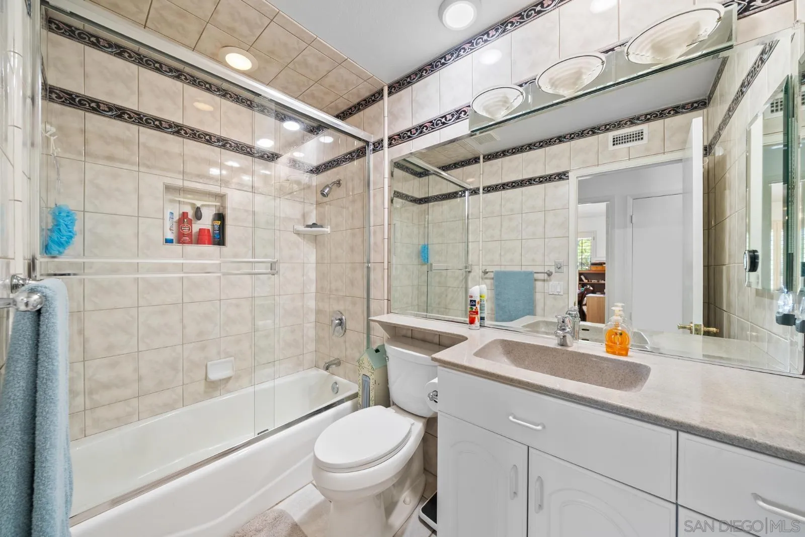 https://cdn.realtyfeed.com/cdn/127/260016589/cb7ee891a6a3b1738f742abdaa68929e.webp
