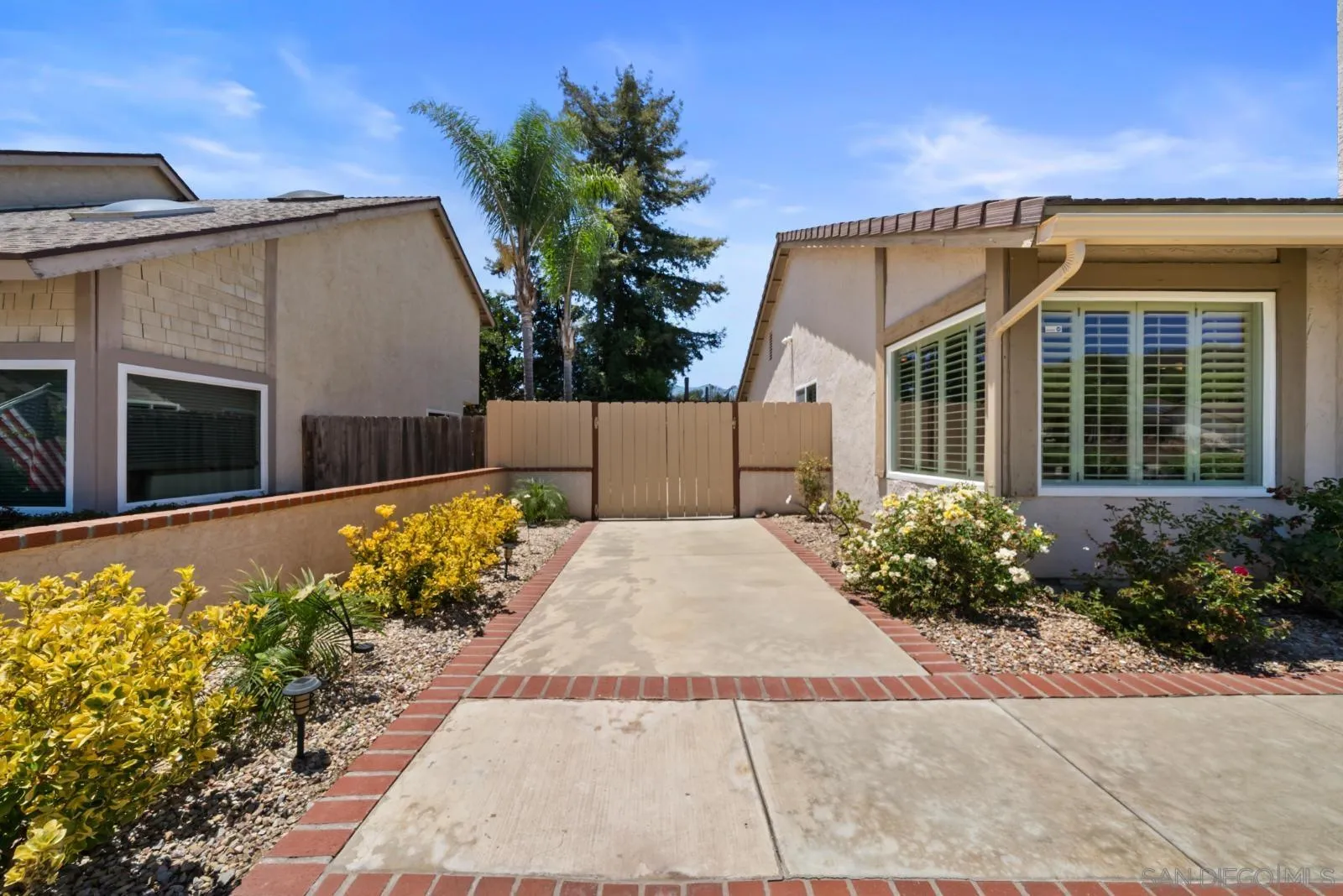 https://cdn.realtyfeed.com/cdn/127/260016589/d06543f61bf76b7f3d20c824363e16d9.webp