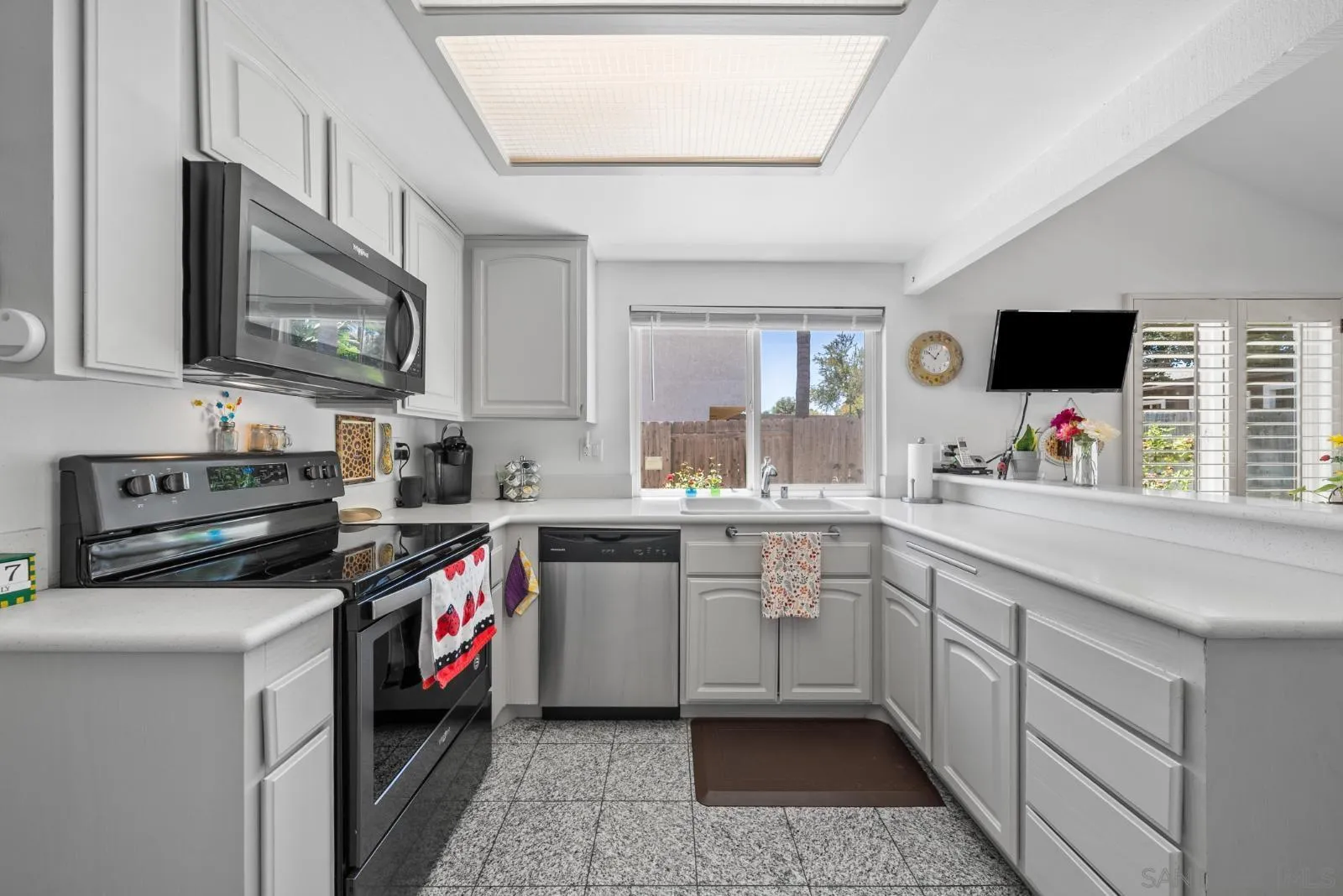 https://cdn.realtyfeed.com/cdn/127/260016589/daecca1e9190f8a4a59a9a5881054e0e.webp