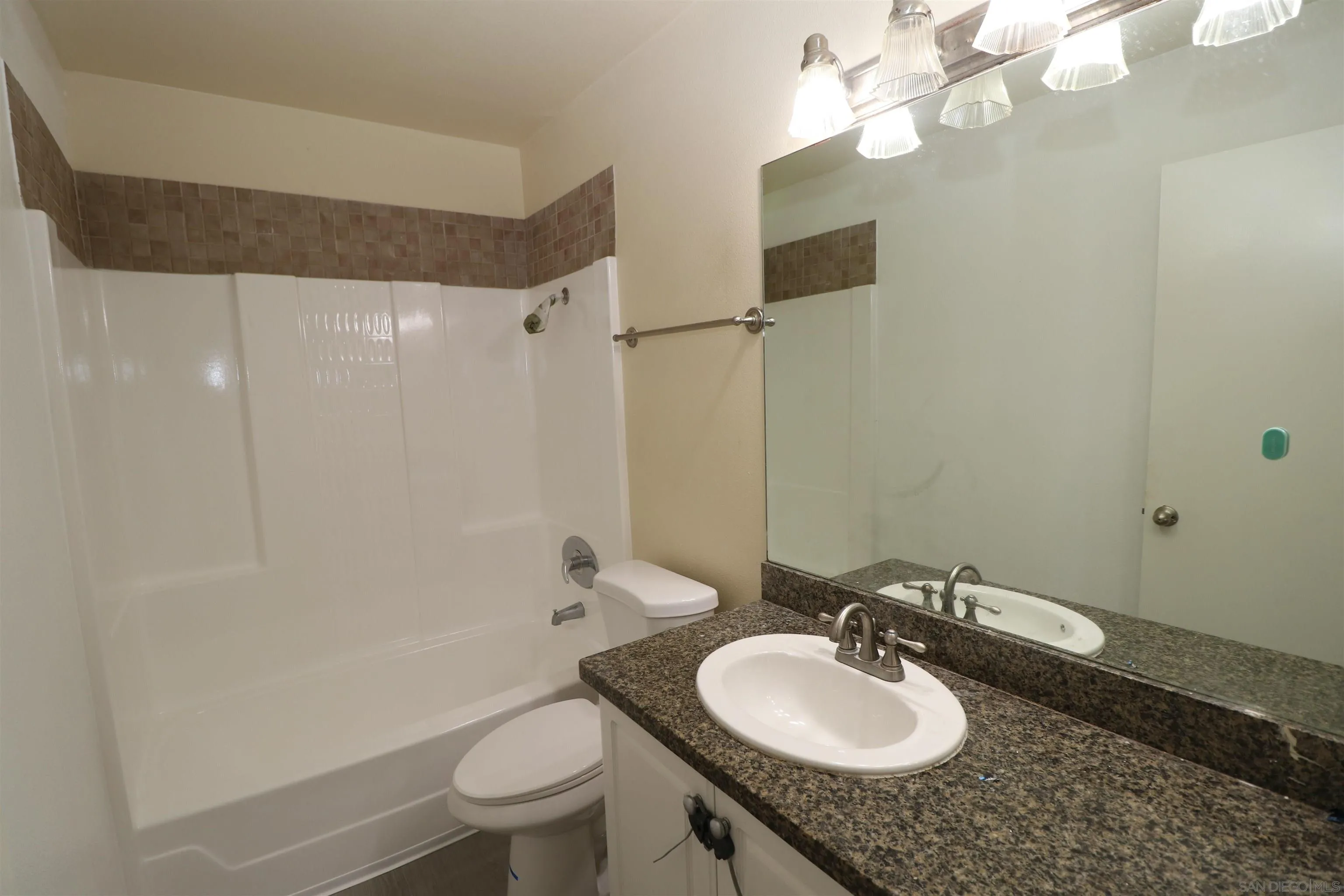 Photo #14: 260016592 Listing: Photo #14