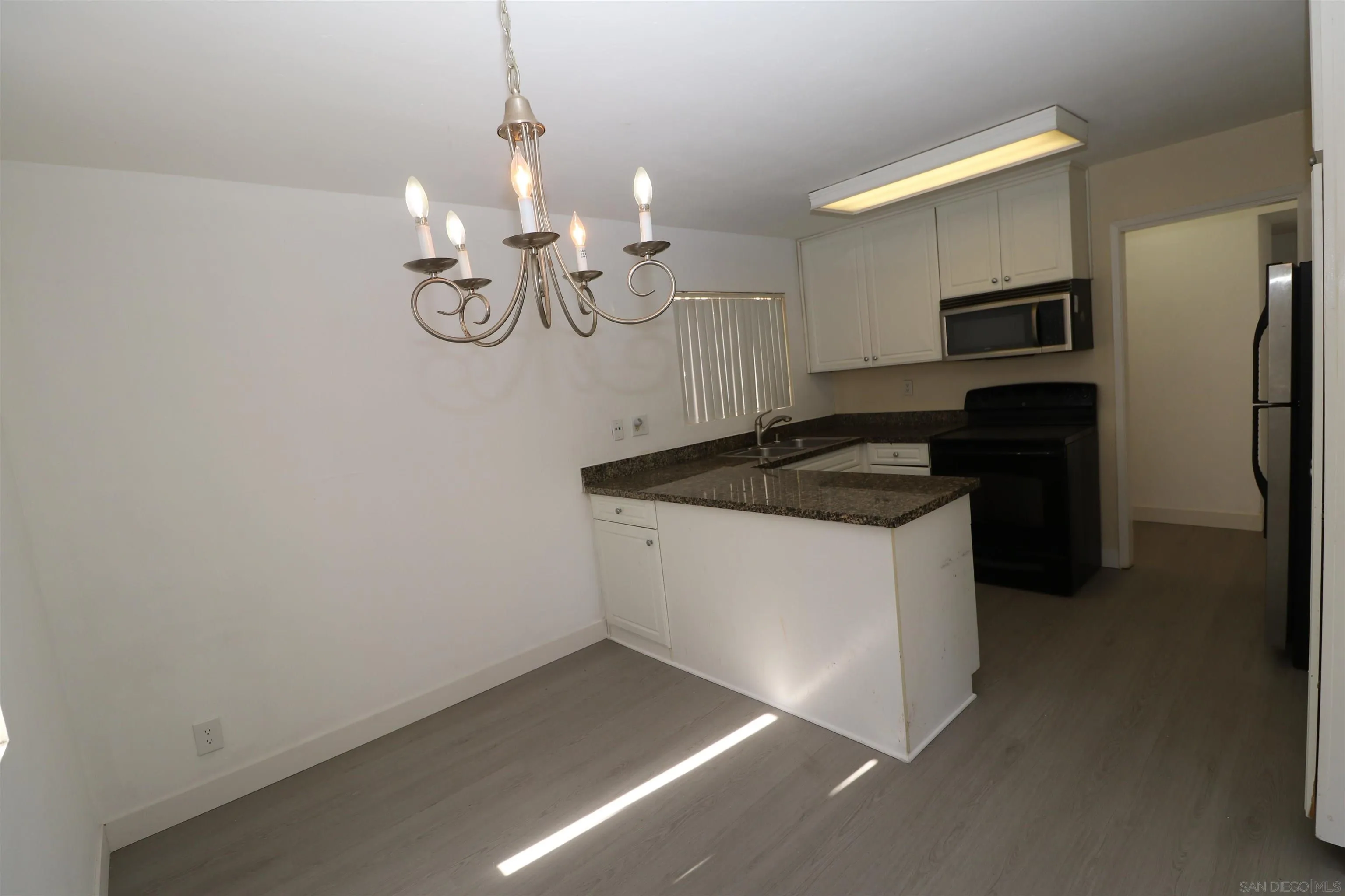 Photo #6: 260016592 Listing: Photo #6