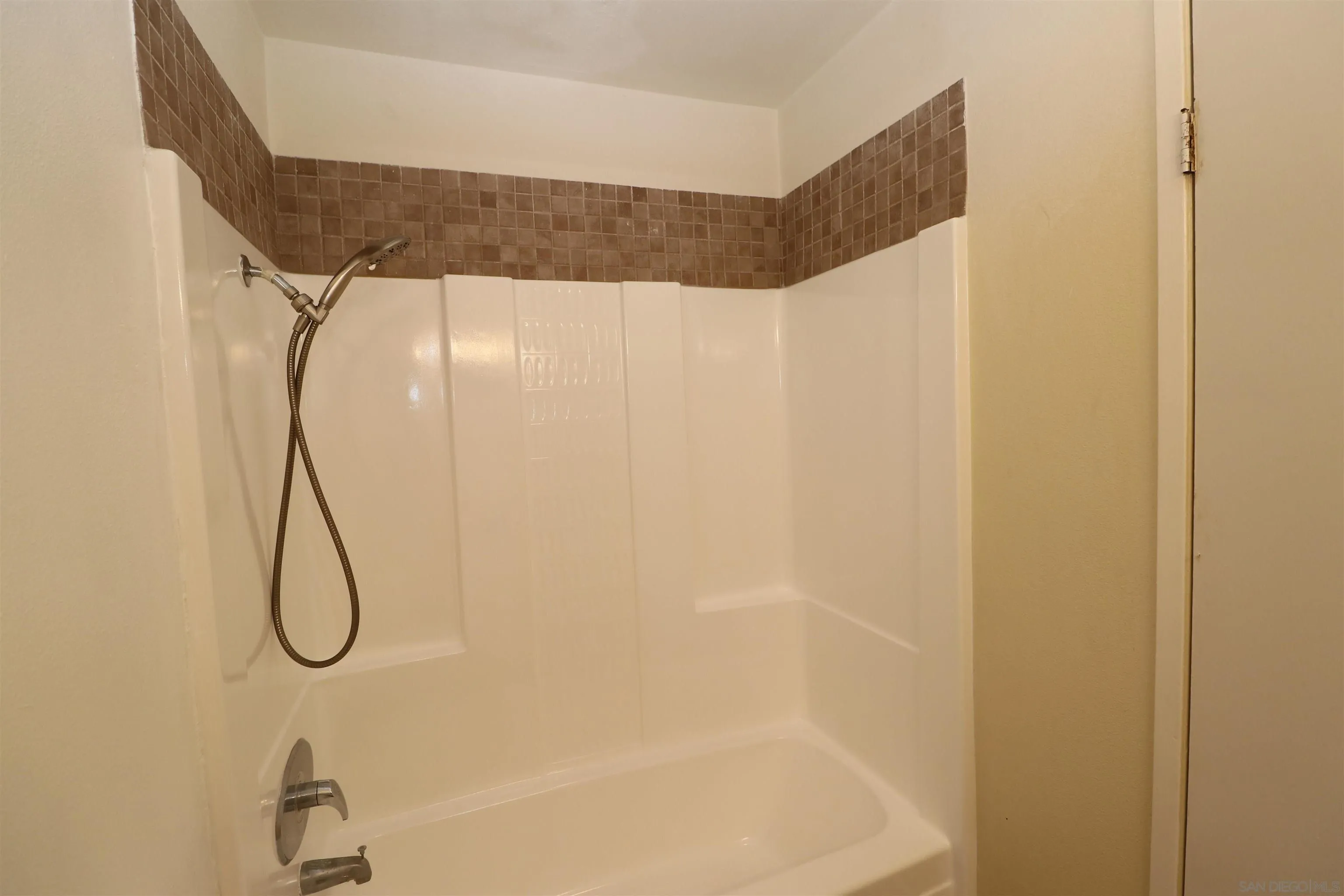Photo #9: 260016592 Listing: Photo #9