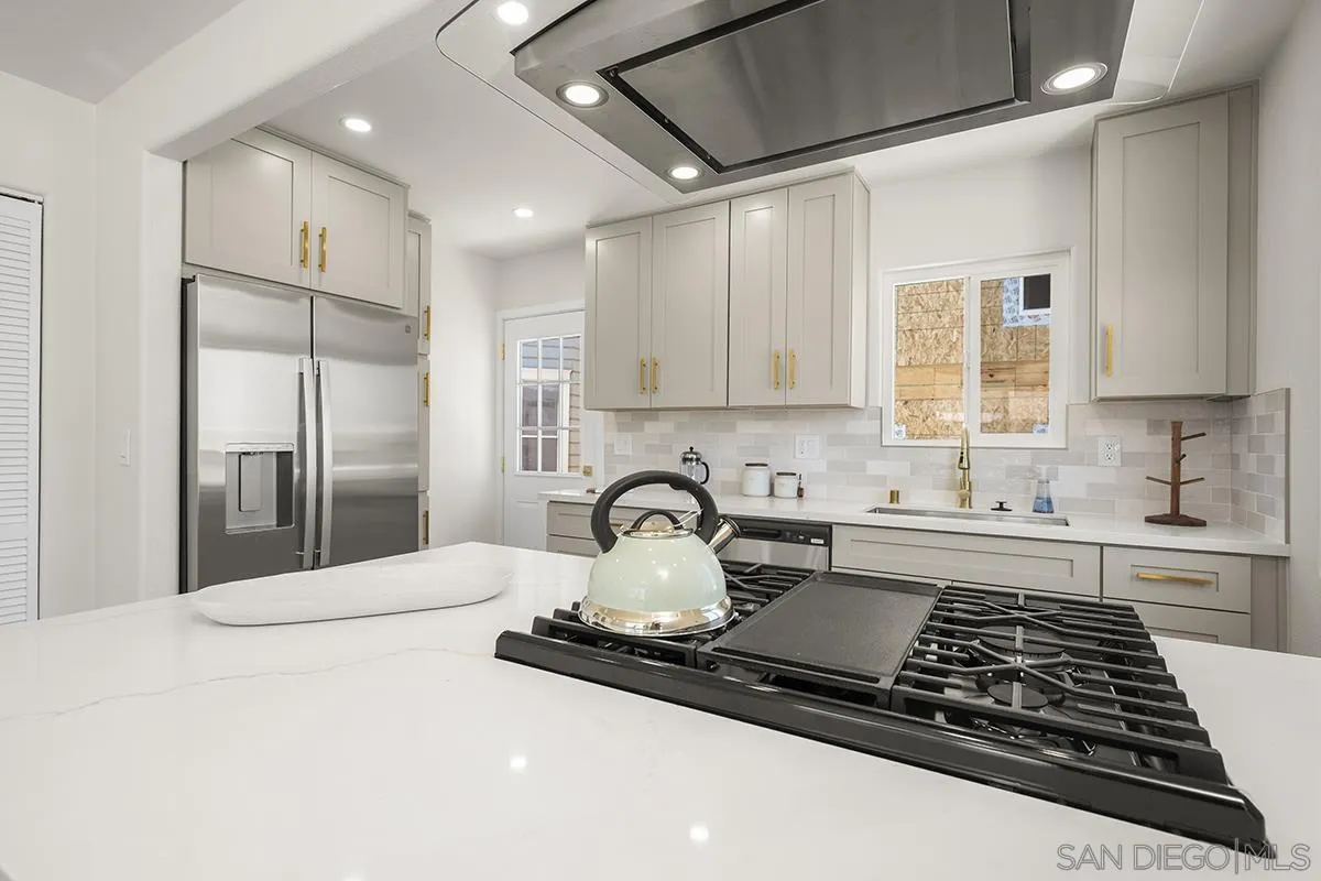 https://cdn.realtyfeed.com/cdn/127/260016593/afa6ca02420ee81f8d7d50778cd00603.webp