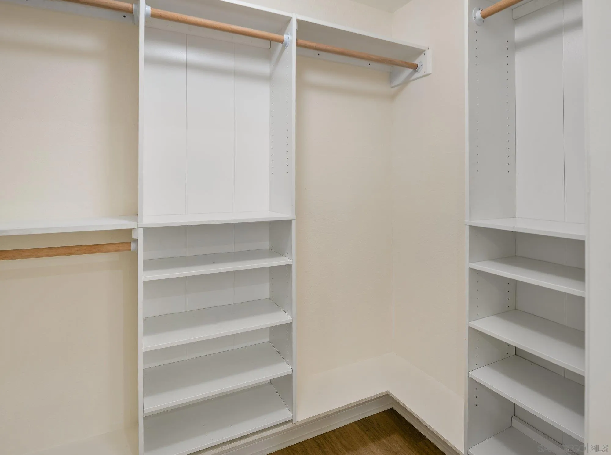 https://cdn.realtyfeed.com/cdn/127/260016602/90b04574cb5ef97fe8c26a7676f0a254.webp