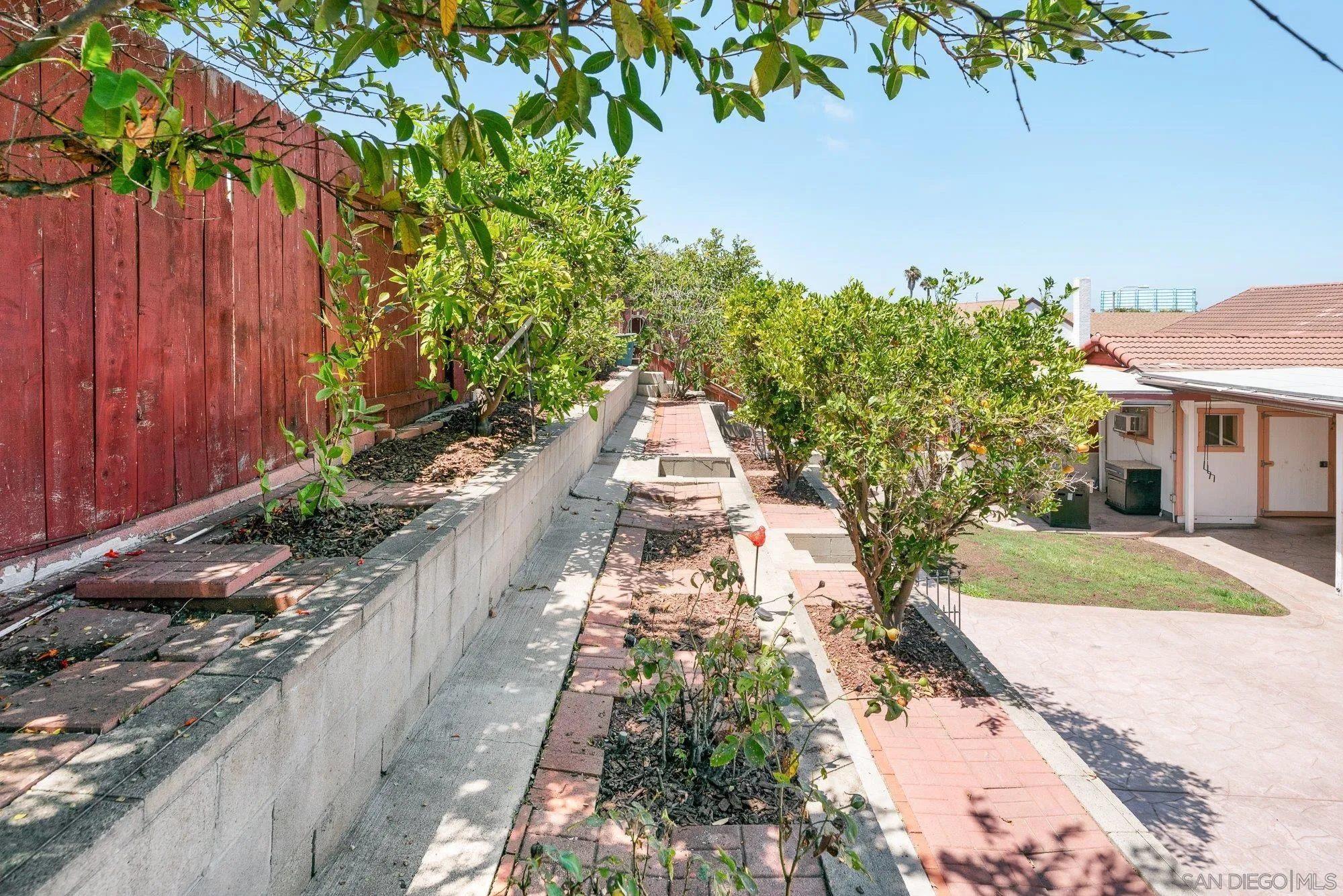 https://cdn.realtyfeed.com/cdn/127/260016602/d67f4f72c3705b6b68def5ecf005831c.webp