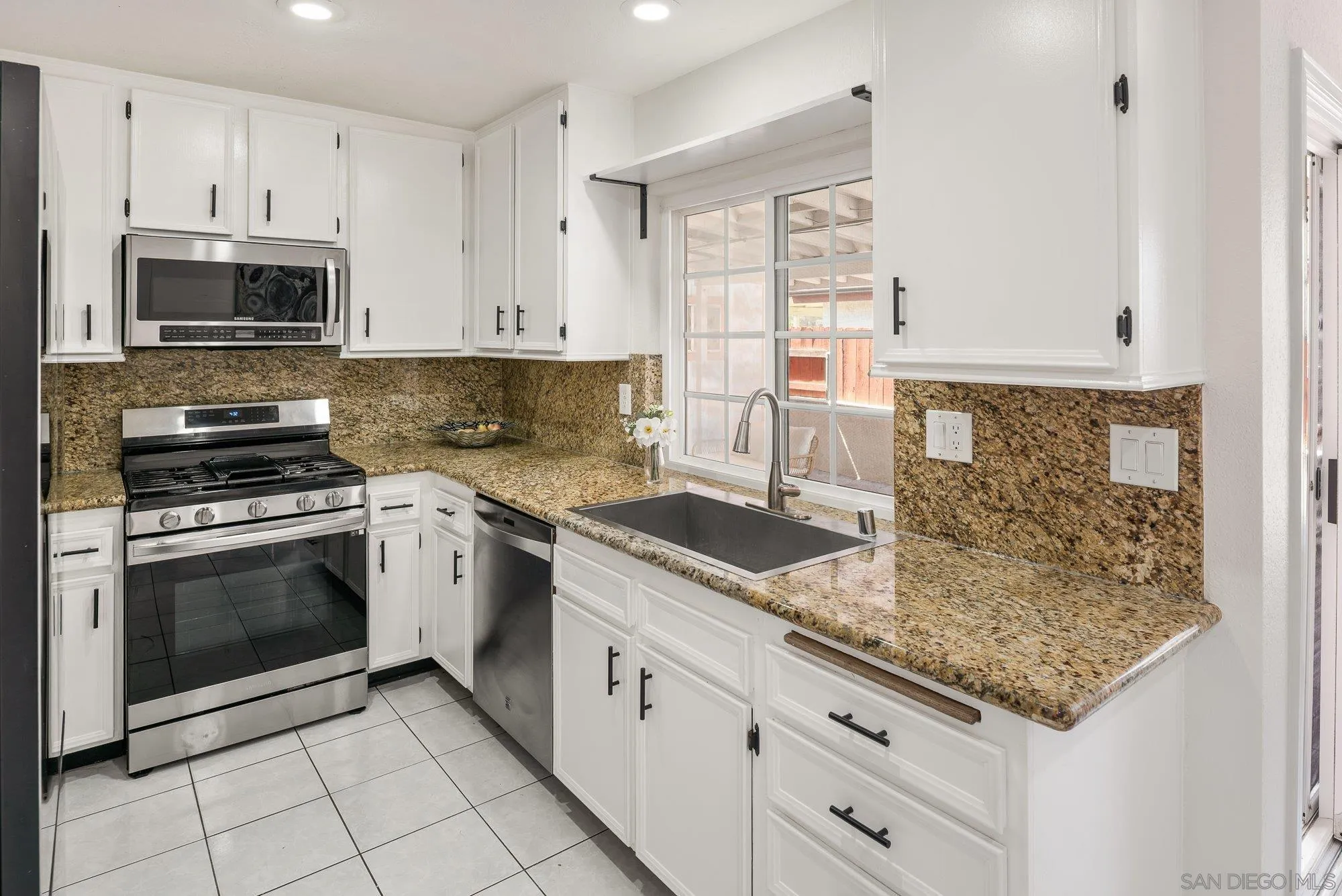 https://cdn.realtyfeed.com/cdn/127/260016602/f4d559fdfc5475f26e8e5230ccc25e42.webp