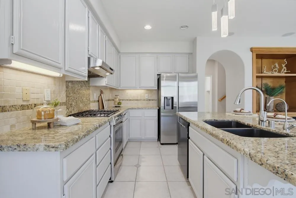 https://cdn.realtyfeed.com/cdn/127/260016607/415a06d7407808ed4e051a6ed39370c1.webp