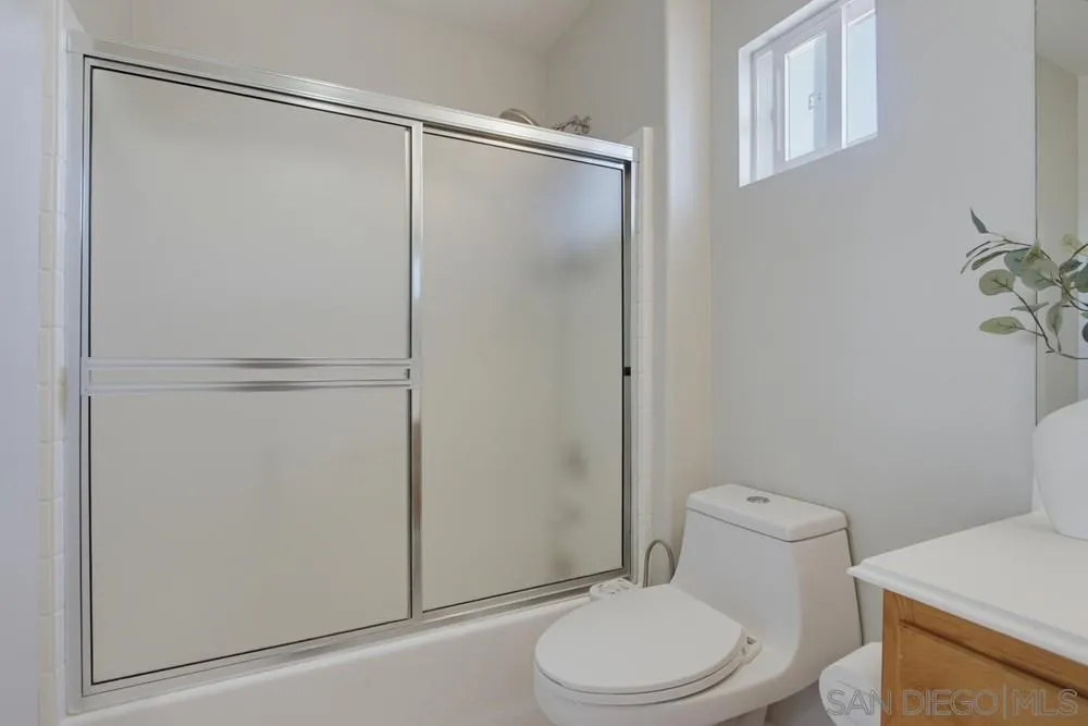 https://cdn.realtyfeed.com/cdn/127/260016607/a04e403eda3988eabeff4fd75e134e7f.webp