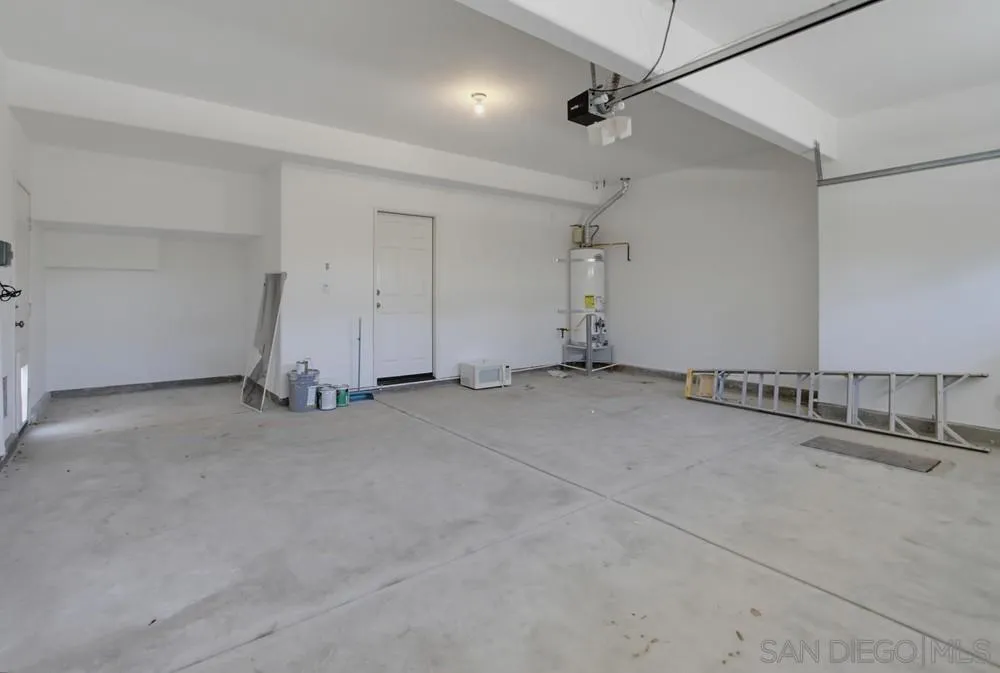 https://cdn.realtyfeed.com/cdn/127/260016607/aa1db805e2cbd04131df92364a2d6644.webp