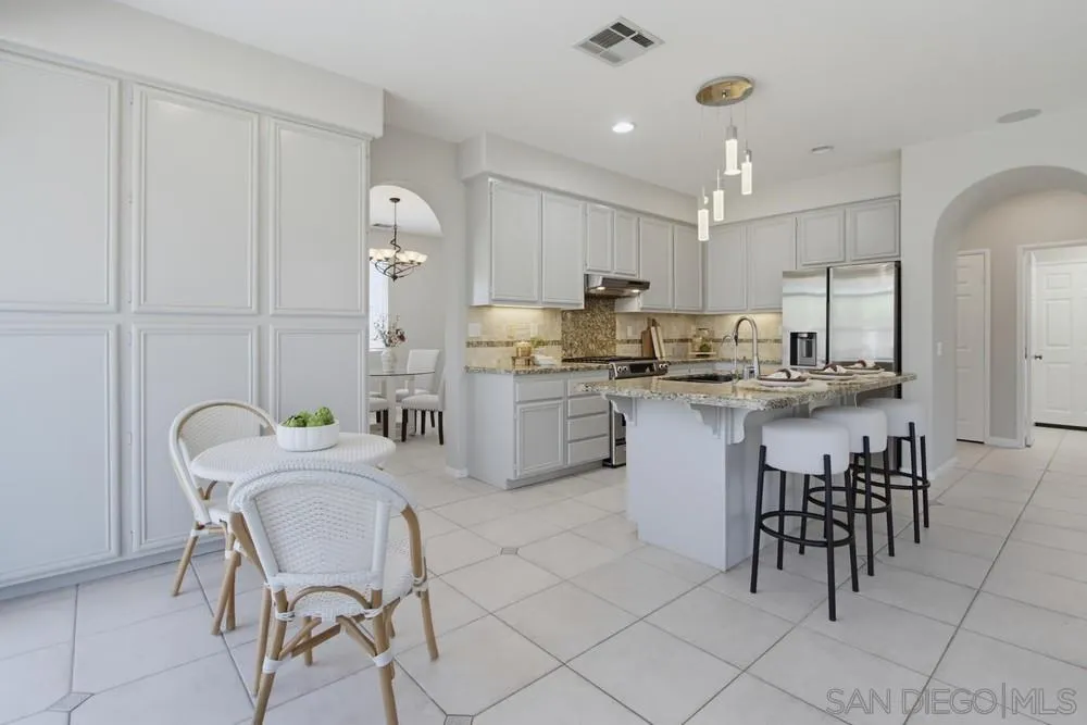 https://cdn.realtyfeed.com/cdn/127/260016607/c1d6d29c4481e19827d99bab16d4032e.webp