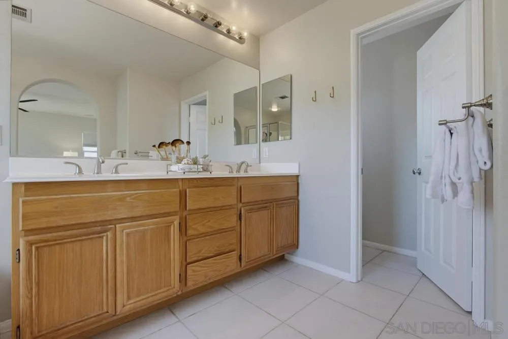 https://cdn.realtyfeed.com/cdn/127/260016607/d36f17c3a709fe7d44bae7d49ebe2833.webp