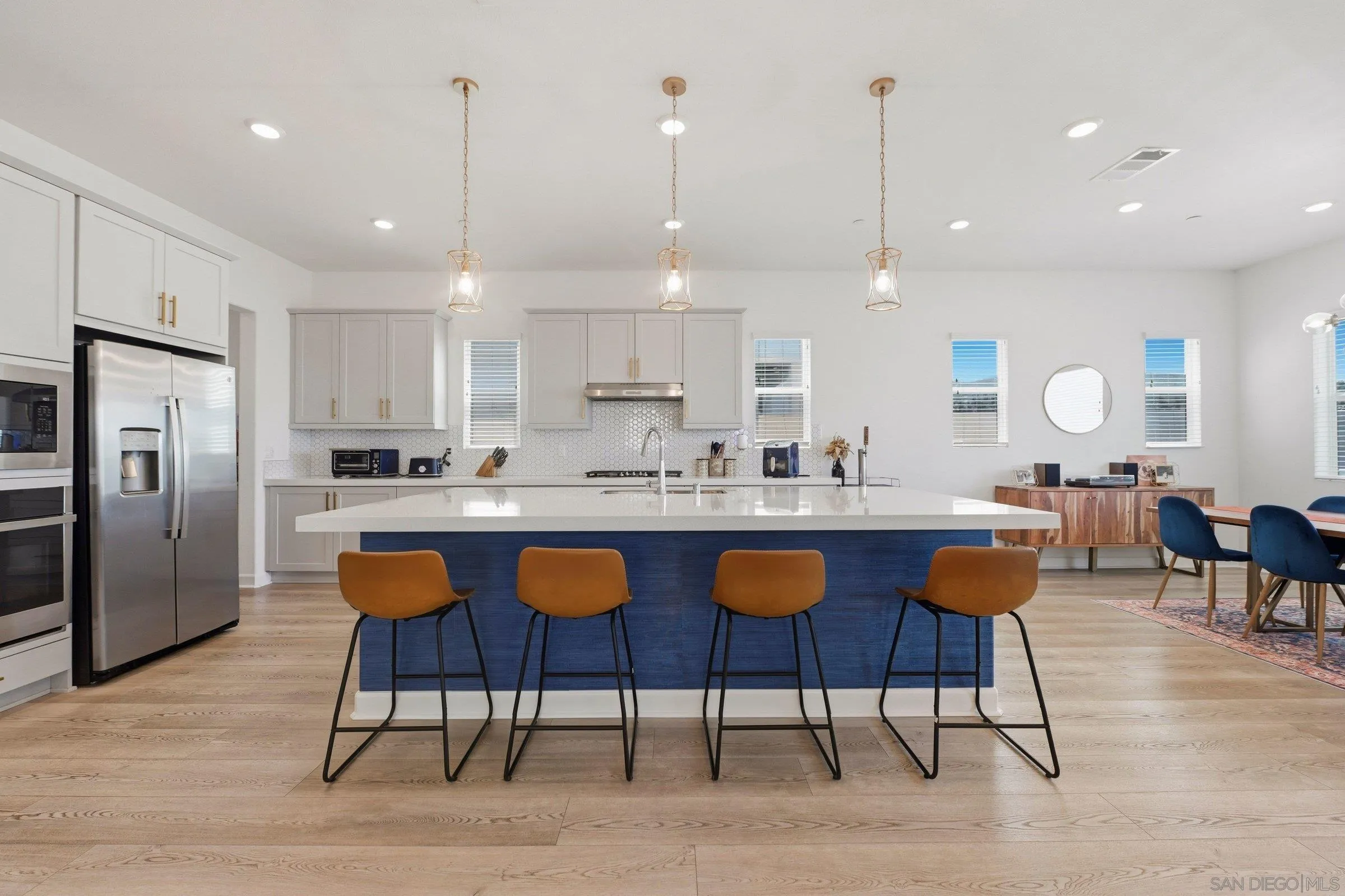 https://cdn.realtyfeed.com/cdn/127/260016610/2d6a4a0fc82cbb8f140e25896a9ca5ca.webp