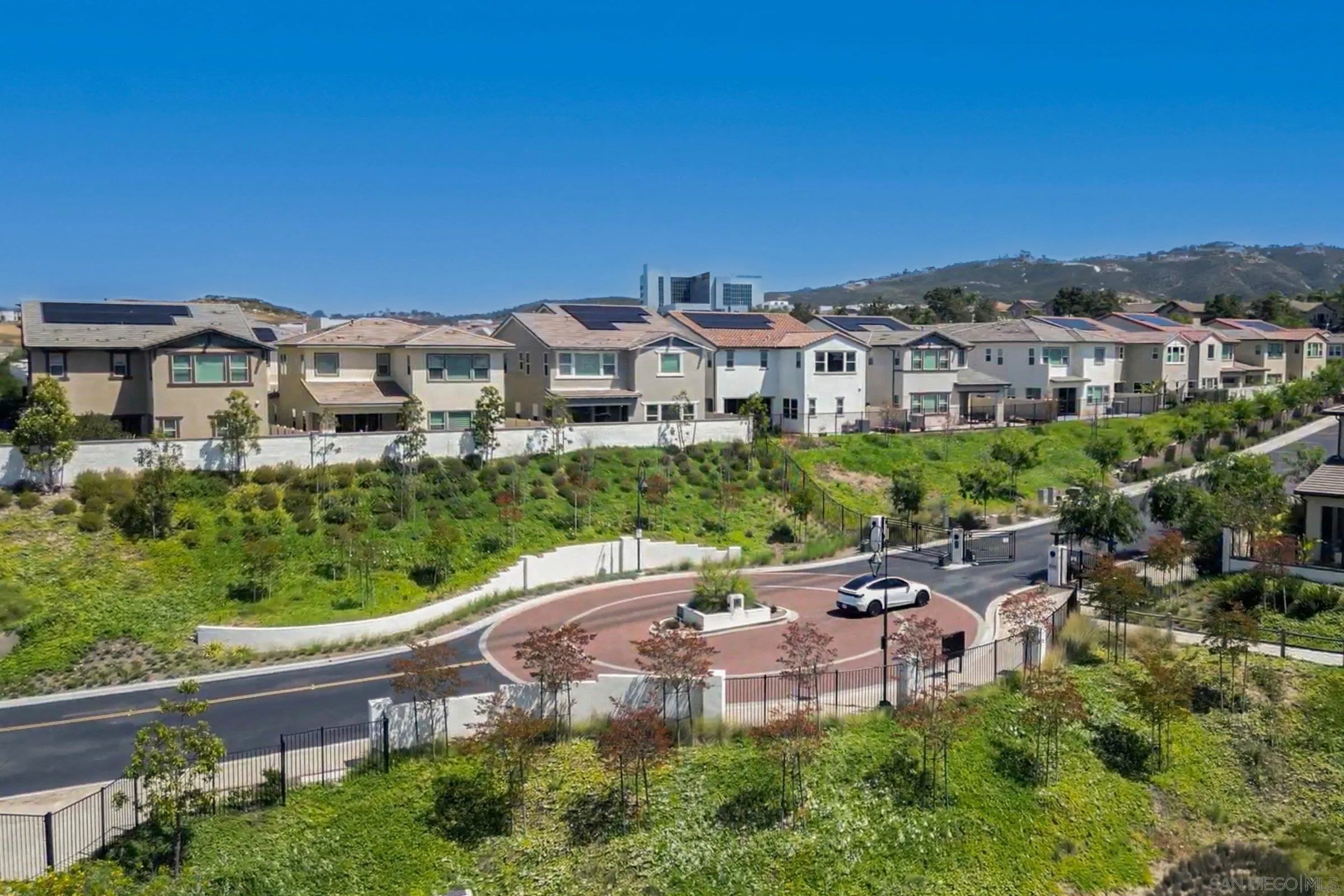 https://cdn.realtyfeed.com/cdn/127/260016610/8b026c34f8d37f3786f80f47a659316b.webp