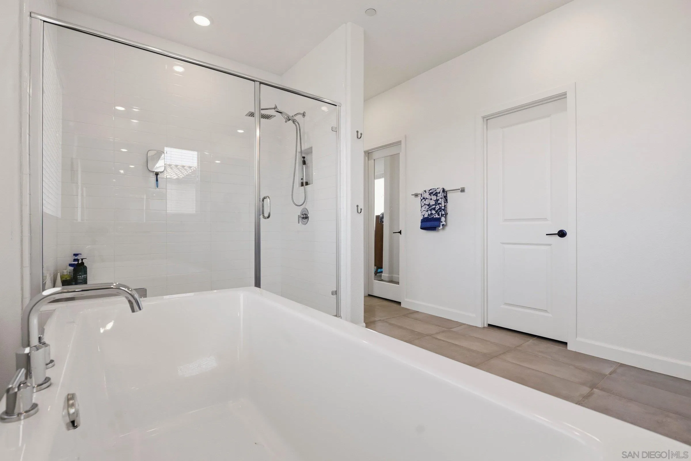 https://cdn.realtyfeed.com/cdn/127/260016610/92afca18313cddd95516fd69bad94e61.webp