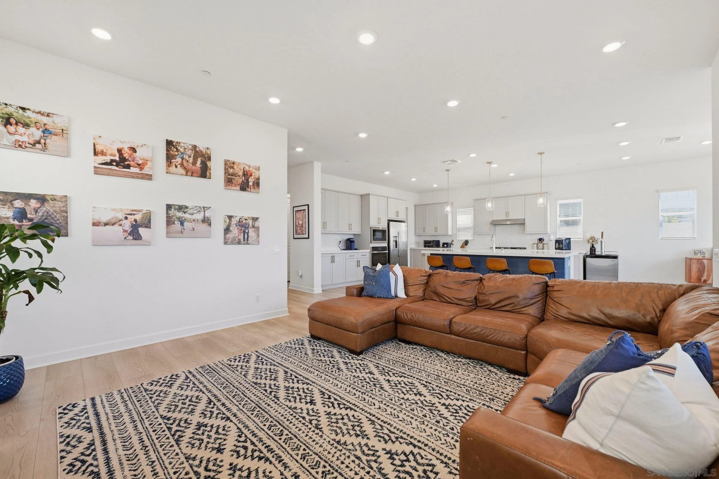 https://cdn.realtyfeed.com/cdn/127/260016610/ac4f600ca8978380439ad9ceee6abafe.webp