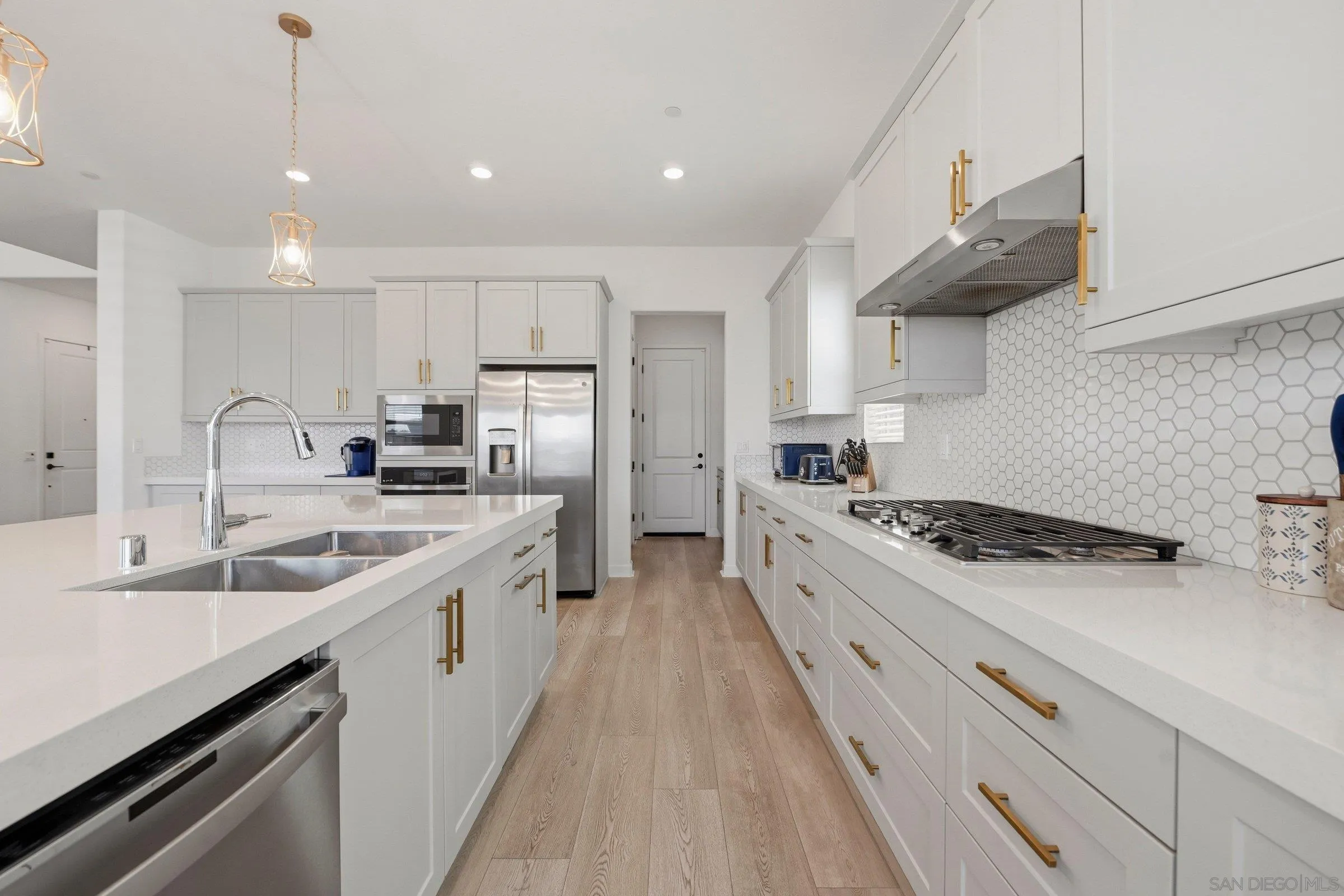 https://cdn.realtyfeed.com/cdn/127/260016610/d940e0fdbac60c65a65360fe05d8575b.webp