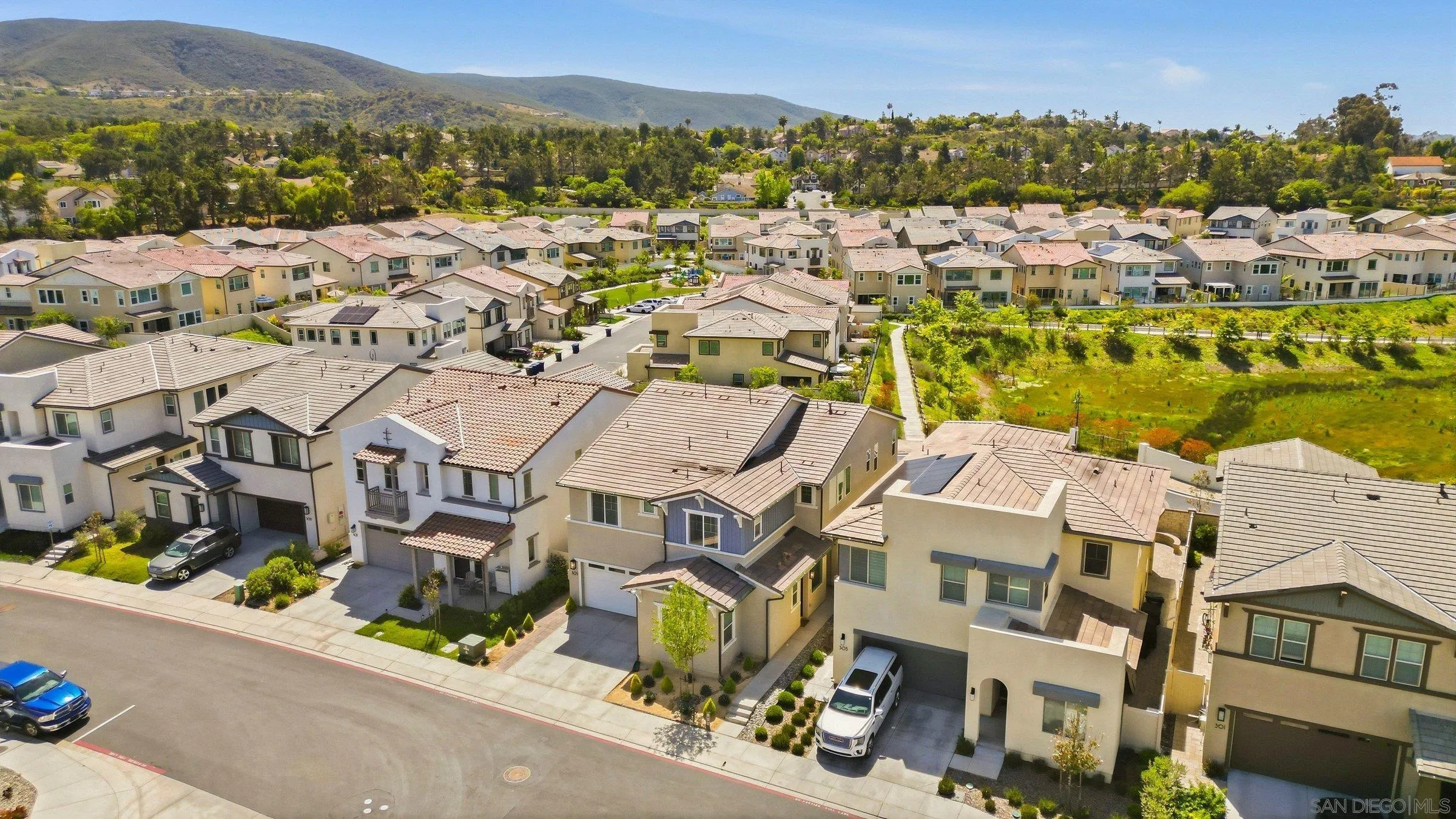 https://cdn.realtyfeed.com/cdn/127/260016610/fc09edeade9193cd71c7f7a58197bc52.webp