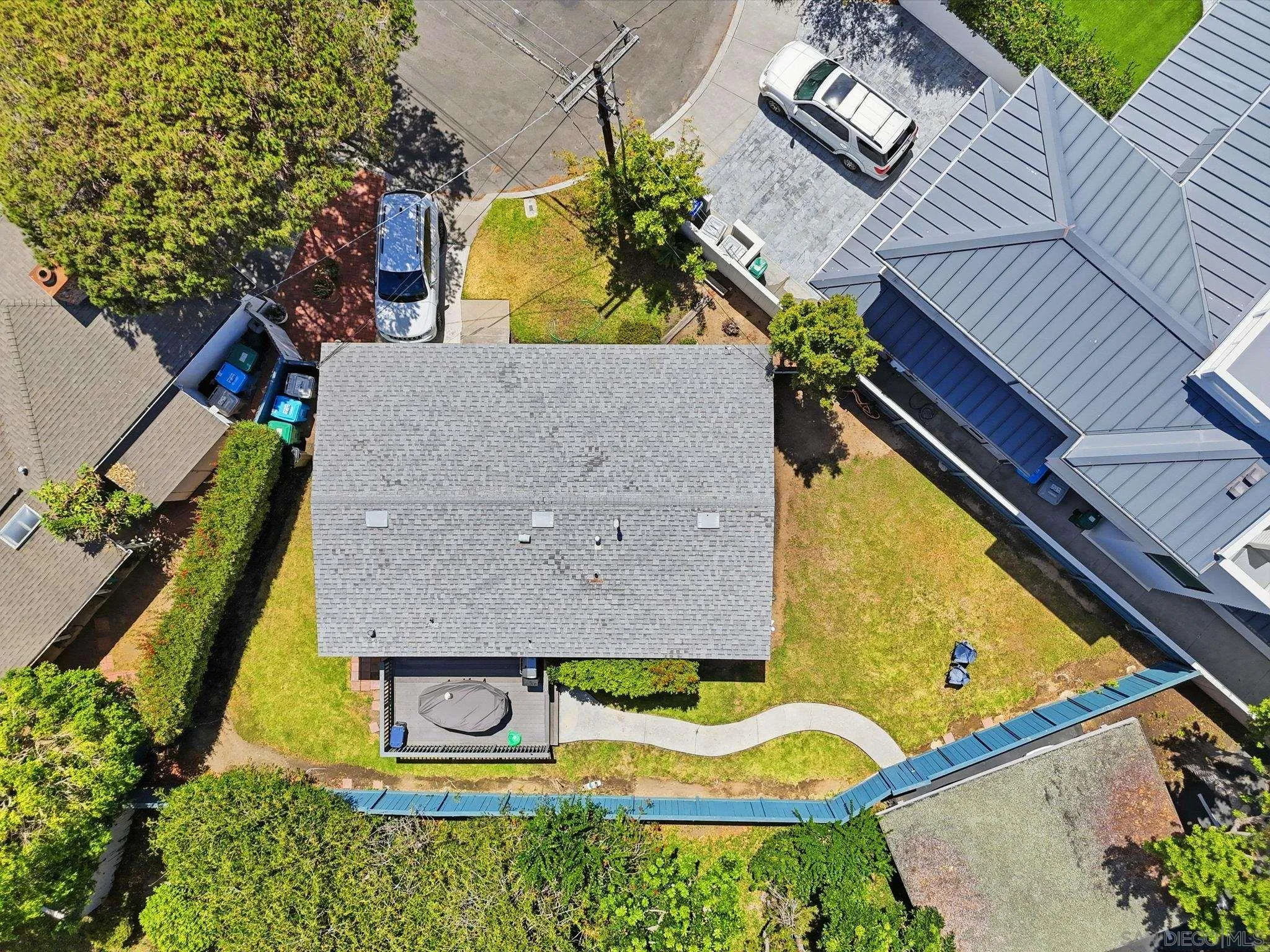 https://cdn.realtyfeed.com/cdn/127/260016611/89d5623e4dc2d89deb5488b750f80bf2.webp