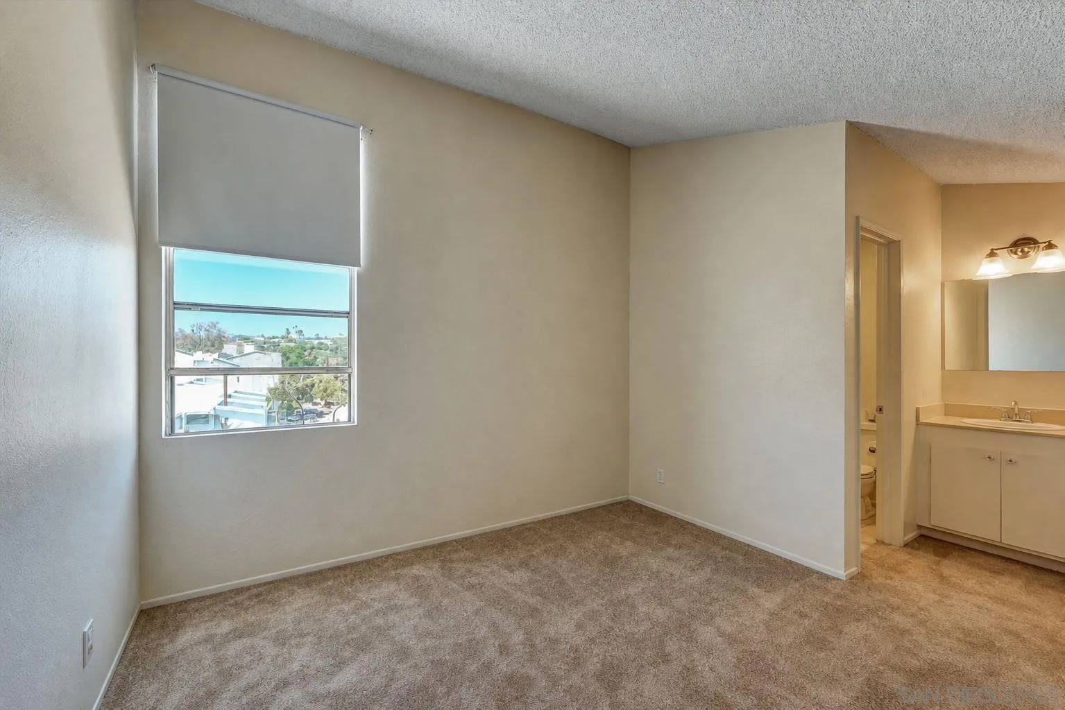 https://cdn.realtyfeed.com/cdn/127/260016615/025f98d6f510e1ff913264d8127e03fc.webp