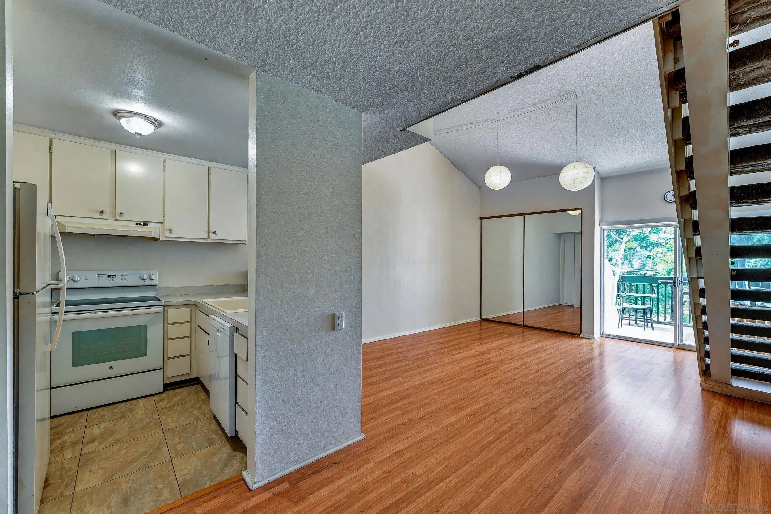 https://cdn.realtyfeed.com/cdn/127/260016615/255dc9de31652686b7704f9ca72b7cdf.webp