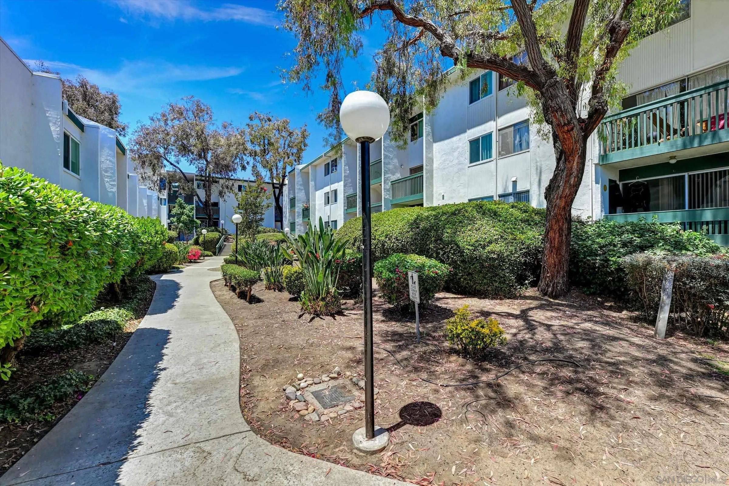 https://cdn.realtyfeed.com/cdn/127/260016615/3e3e697bae38e049abe5b3a04595b597.webp