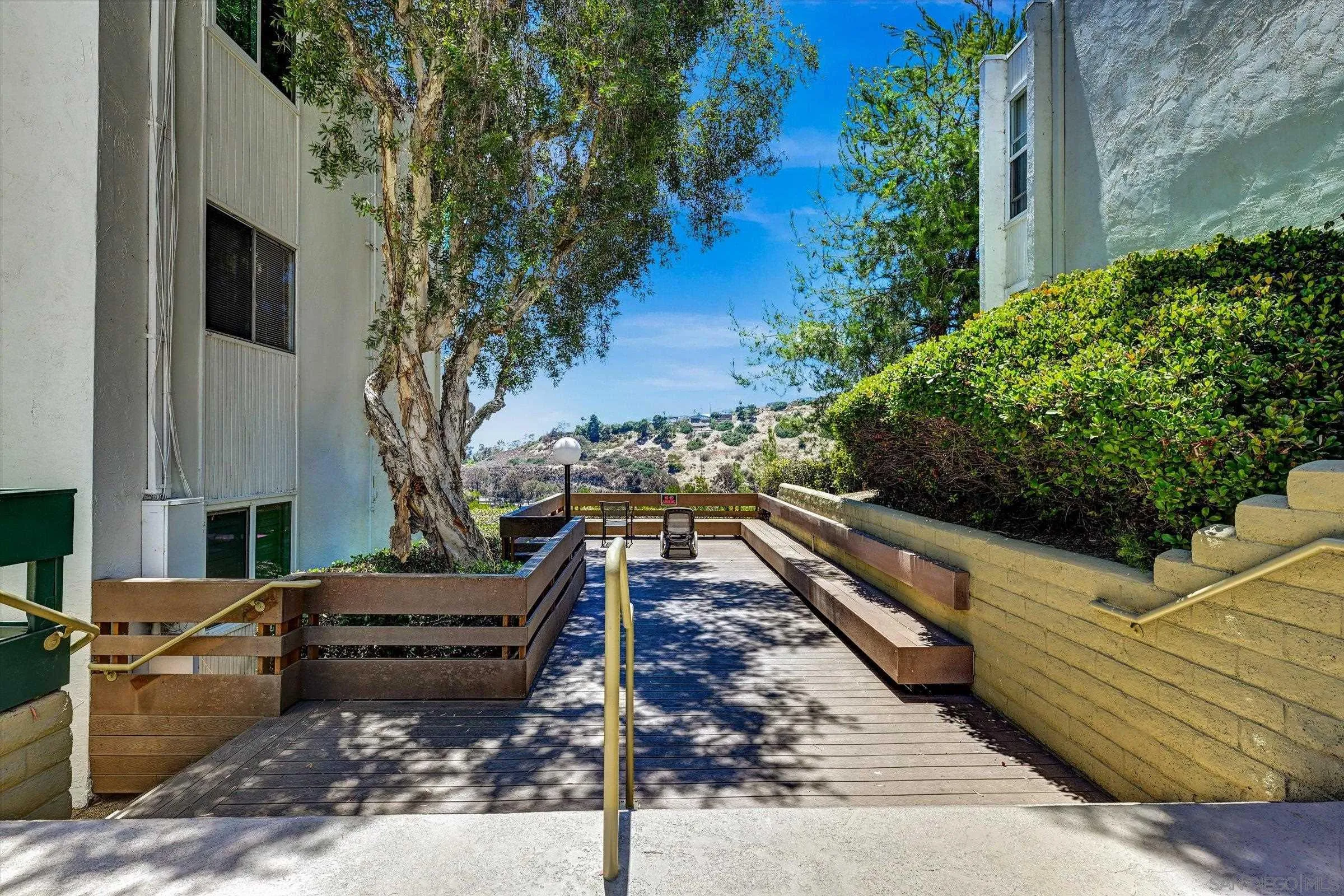 https://cdn.realtyfeed.com/cdn/127/260016615/b38286904edcfd05079f2d42d603dc68.webp