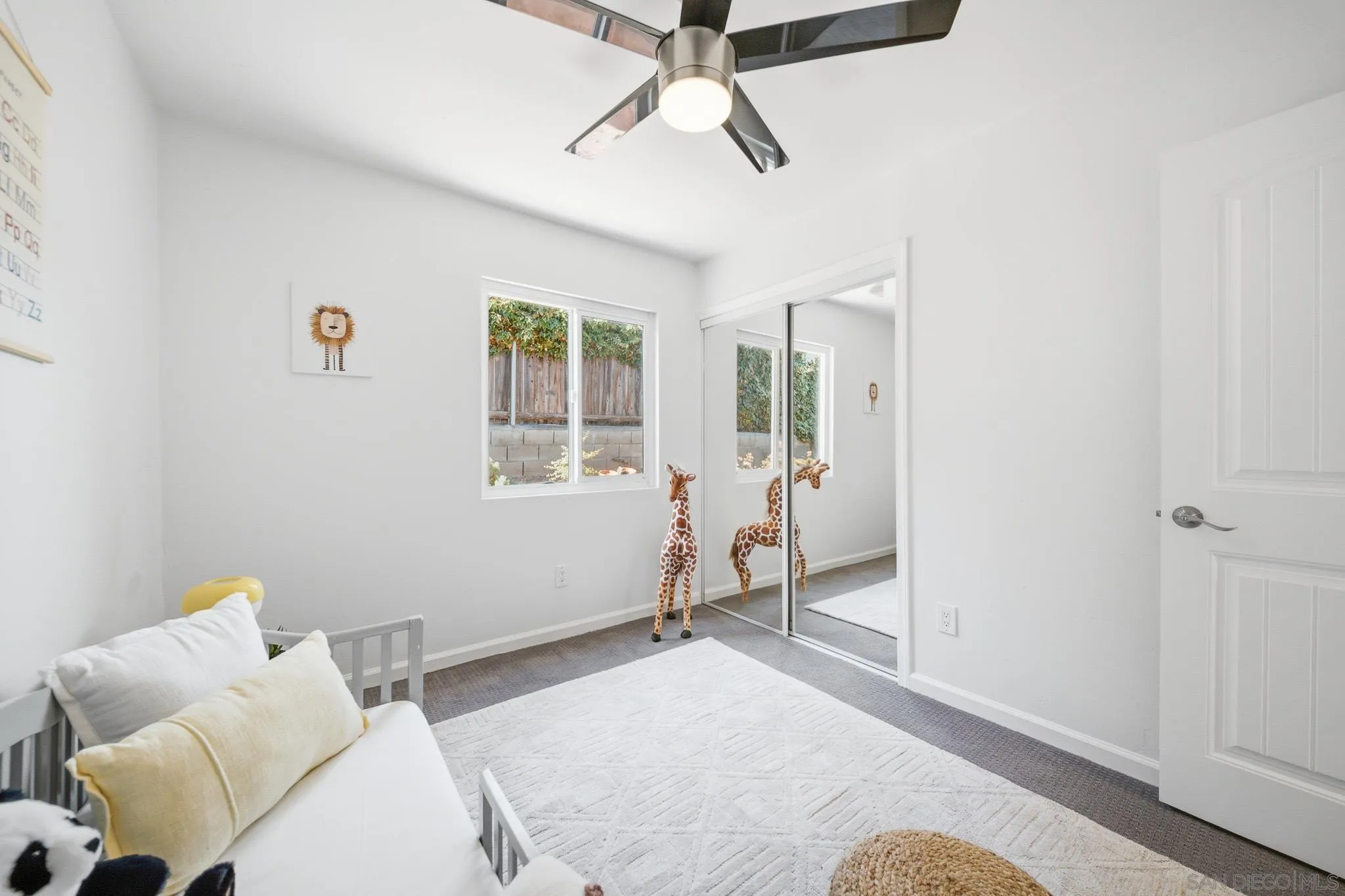 https://cdn.realtyfeed.com/cdn/127/260016621/1f9d43da7050c2e595f4a8aeff88e6b5.webp
