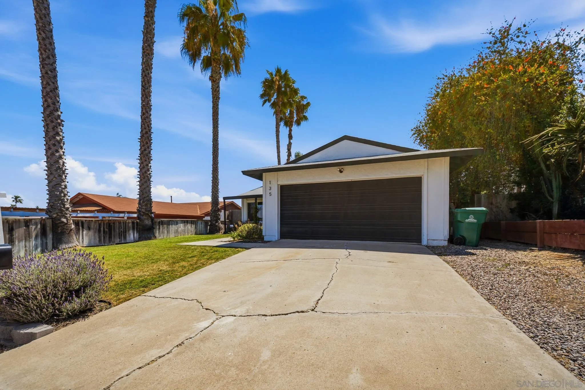 https://cdn.realtyfeed.com/cdn/127/260016621/2643e91093503a1caf46995fa34e5df4.webp