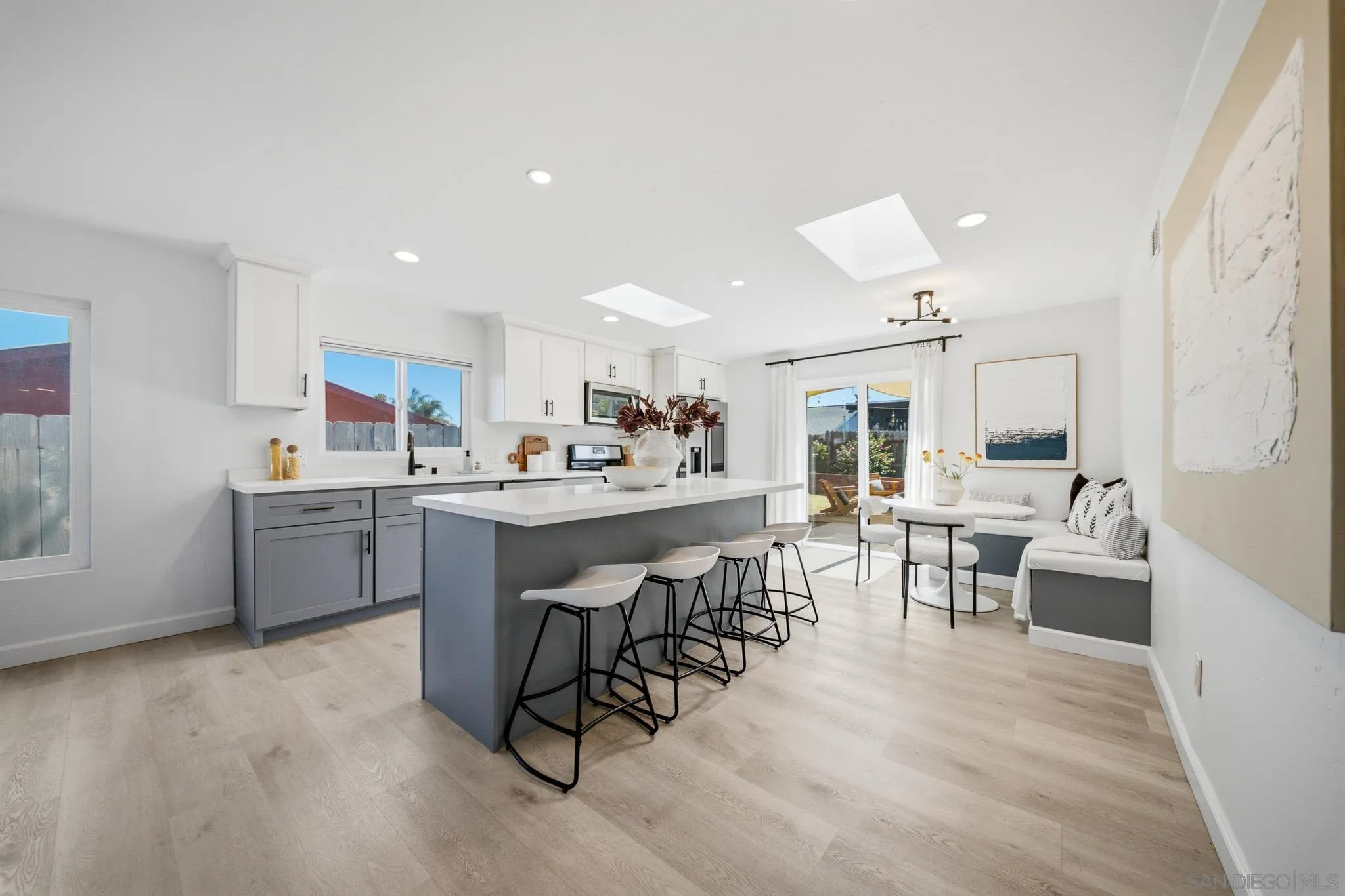 https://cdn.realtyfeed.com/cdn/127/260016621/81eca1a8ced42eb24e95a5e4a2e76cf2.webp