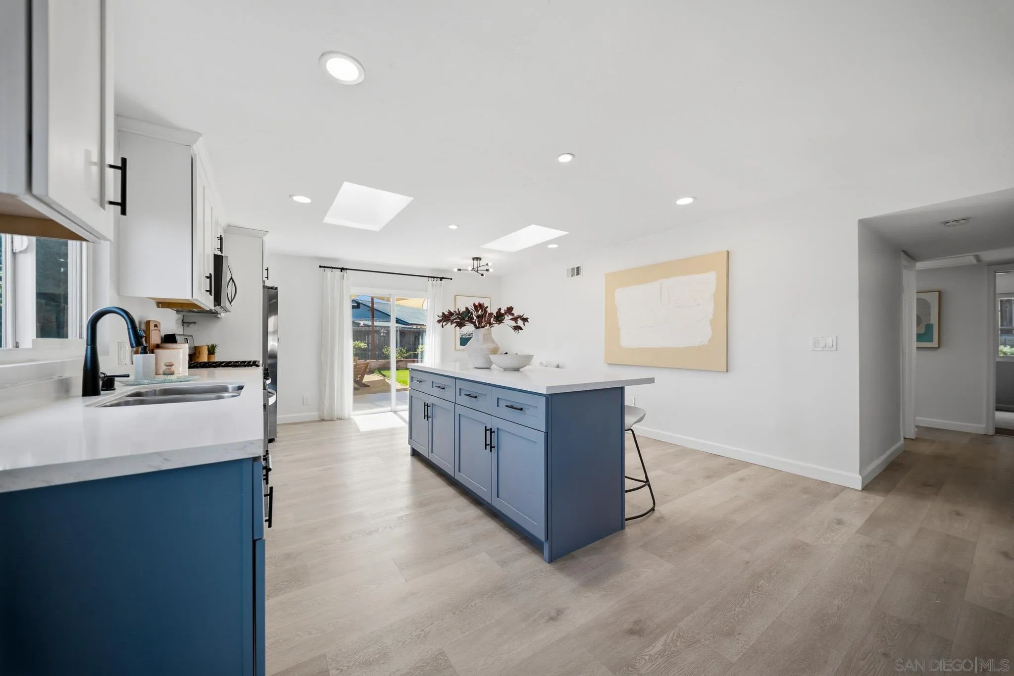 https://cdn.realtyfeed.com/cdn/127/260016621/d74eabedca18864ab7ba74d3cc09106f.webp
