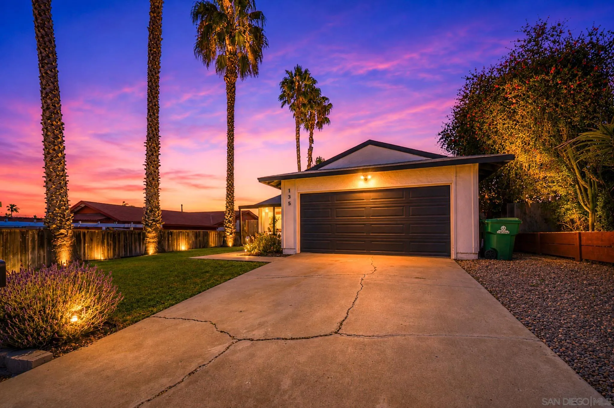 https://cdn.realtyfeed.com/cdn/127/260016621/d8cbc731e4ea153b153c52814dae28de.webp