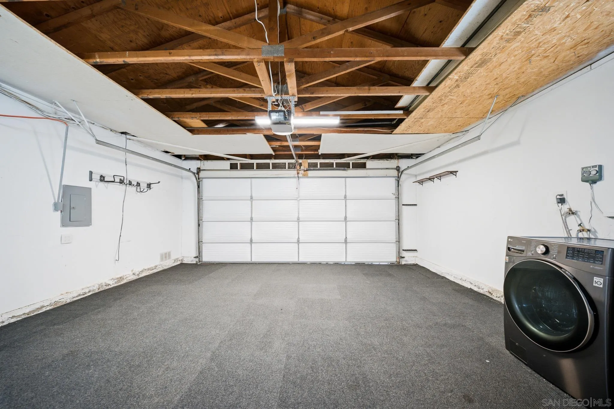 https://cdn.realtyfeed.com/cdn/127/260016621/ffbd23f09c0b1f012b3c92f135361f9f.webp