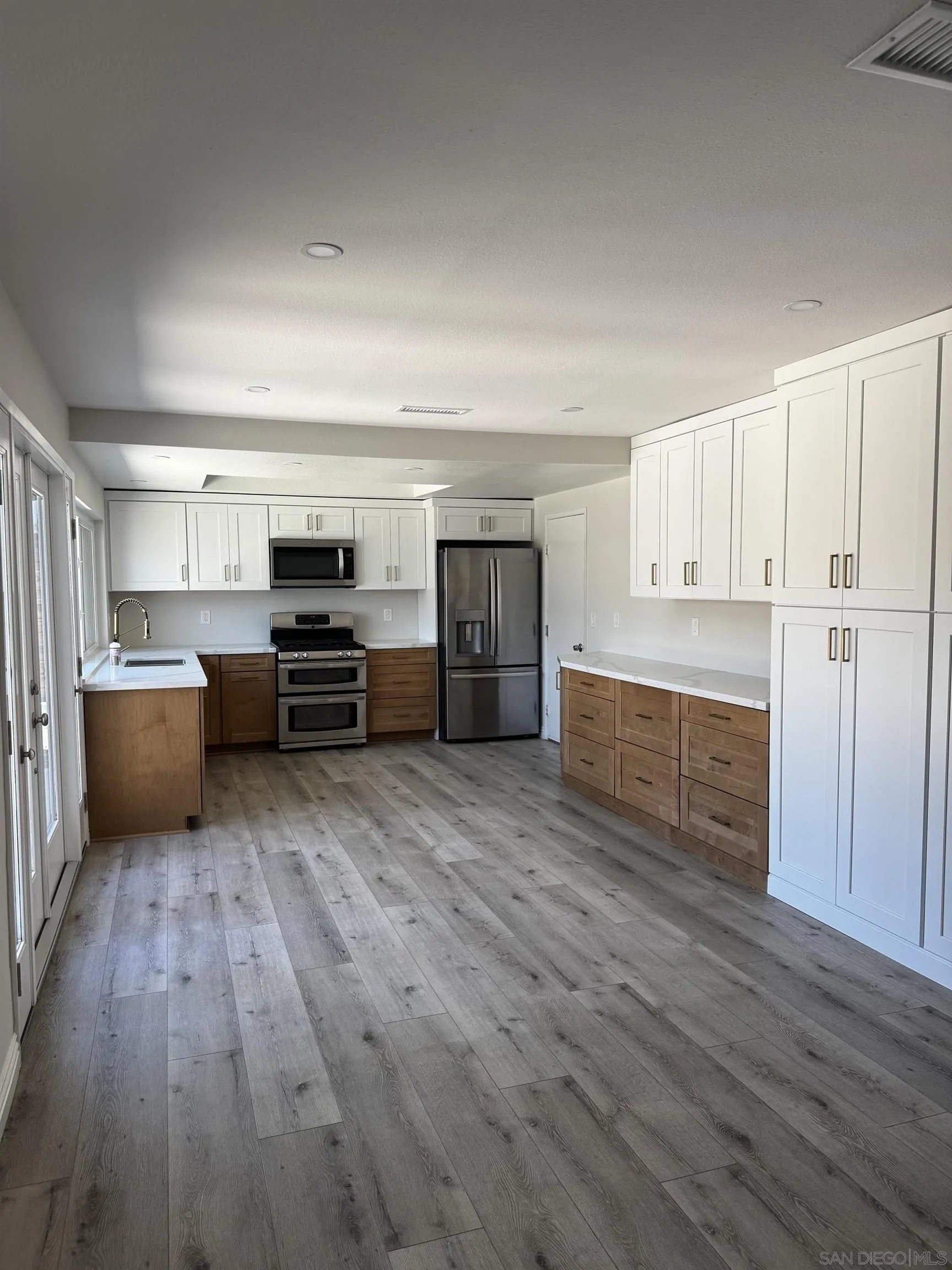 https://cdn.realtyfeed.com/cdn/127/260016622/1ddb2f649073cdf6f8fdaad3f9a53f8c.webp
