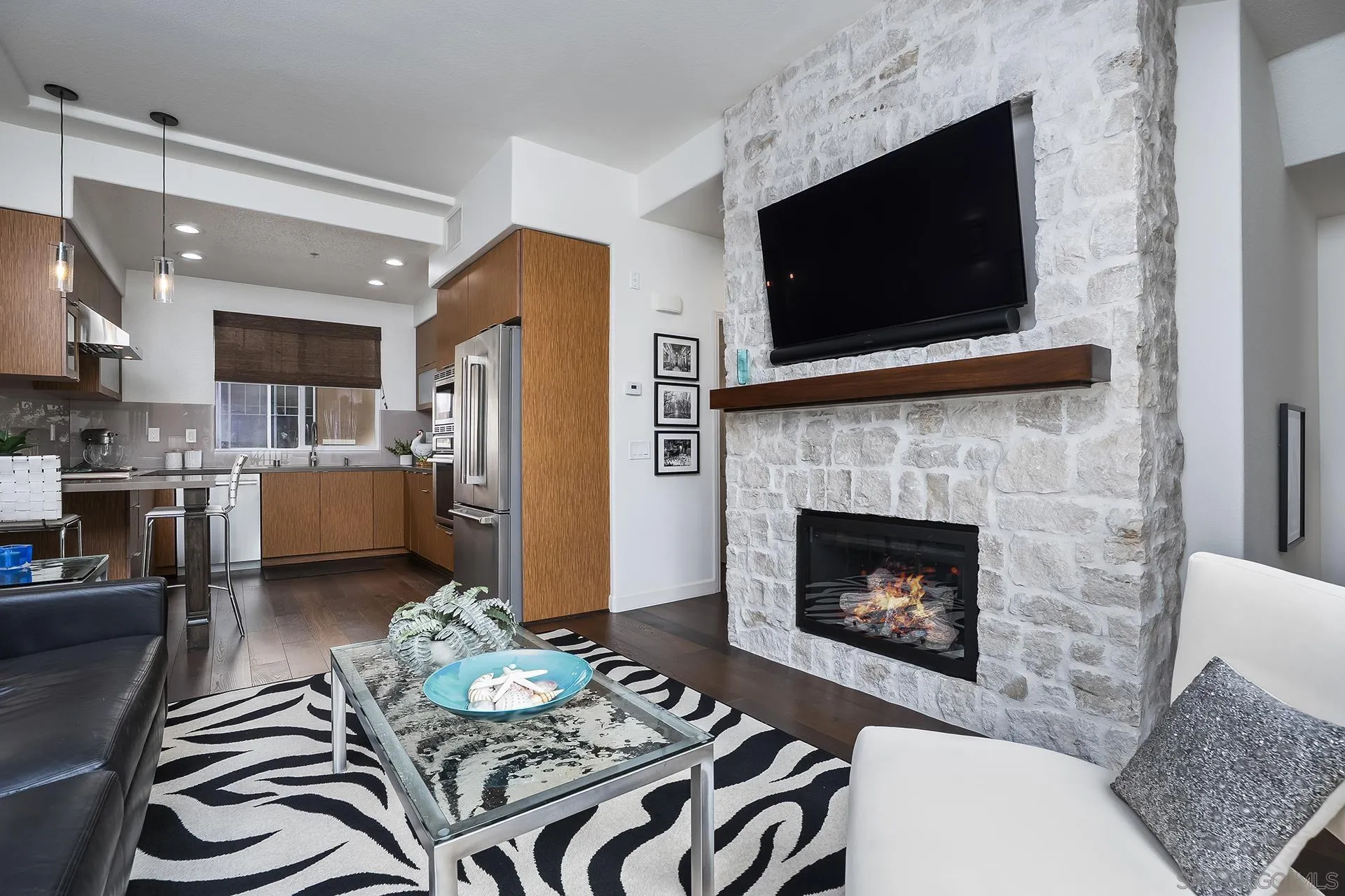 https://cdn.realtyfeed.com/cdn/127/260016624/136b94479e11e461b77ec62052f576c2.webp