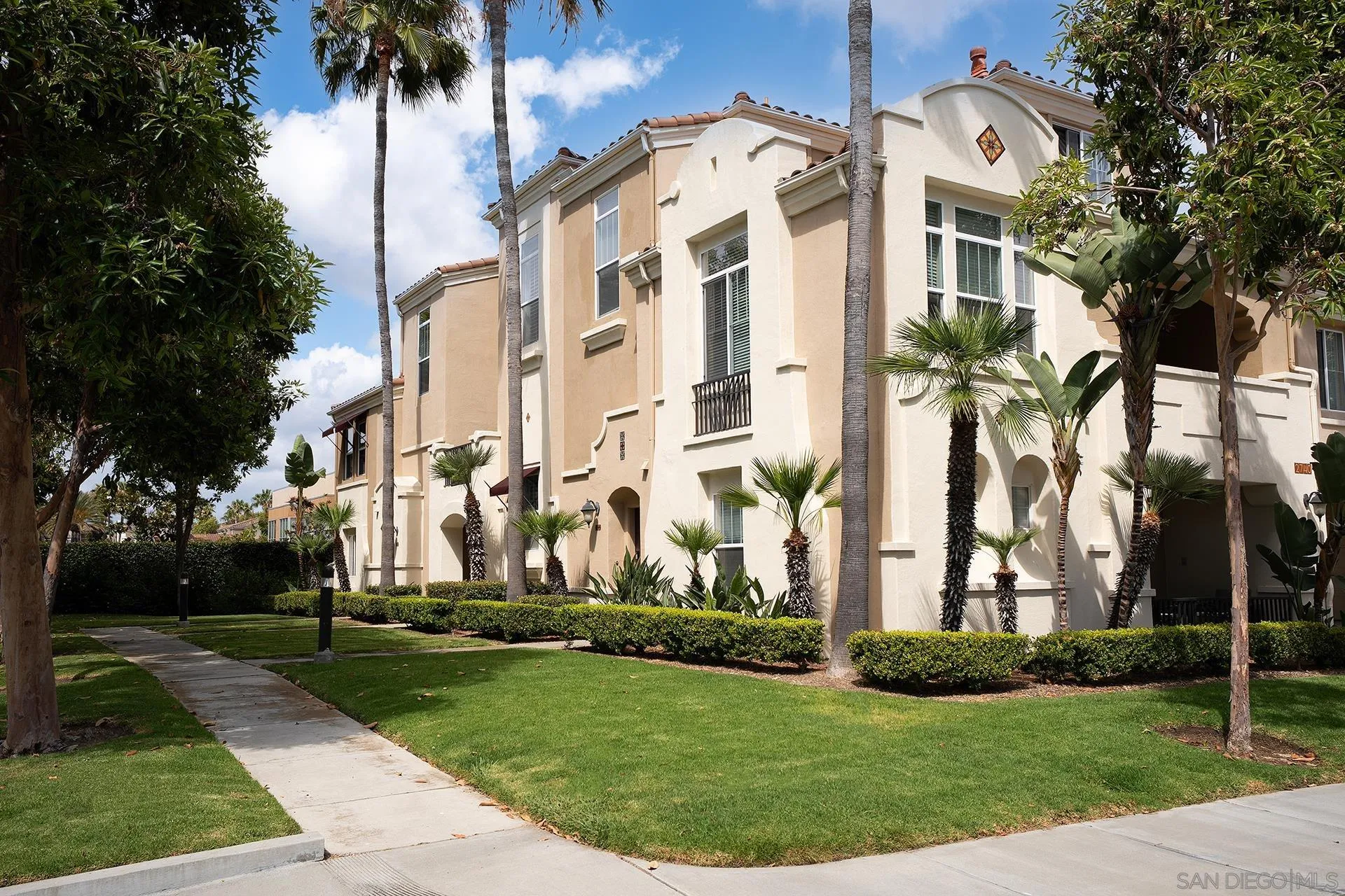 https://cdn.realtyfeed.com/cdn/127/260016624/3e6948f96938cd4baa5bc816fe01cc3d.webp