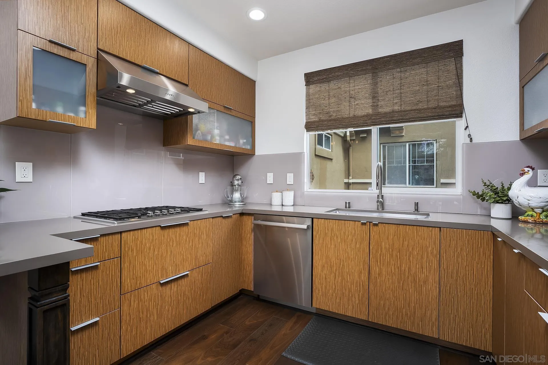 https://cdn.realtyfeed.com/cdn/127/260016624/46c6a1de717b3d41bb1dbf719ba0c107.webp