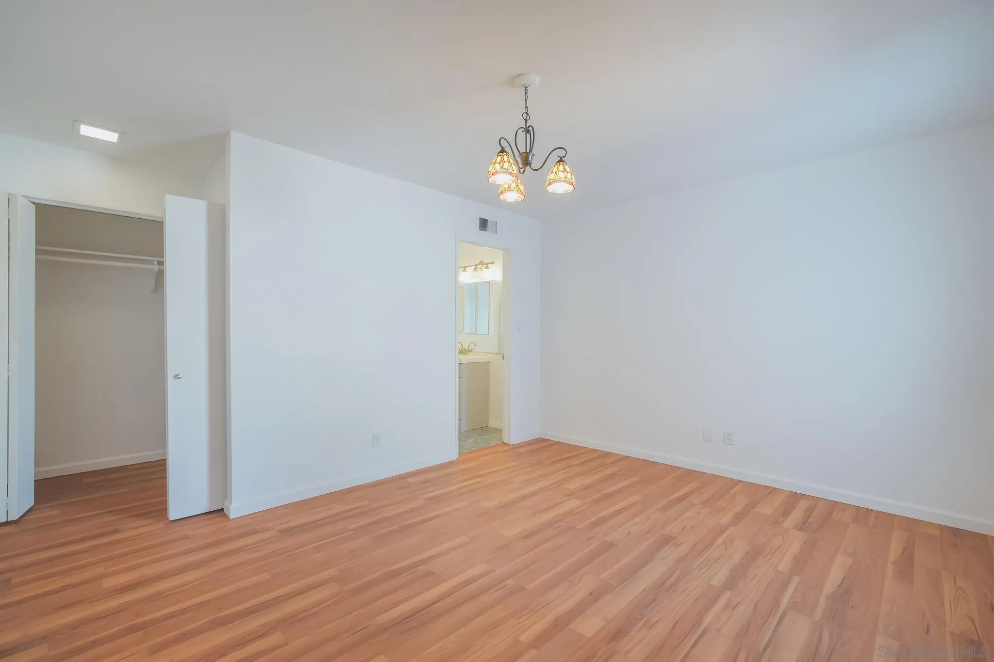 https://cdn.realtyfeed.com/cdn/127/260016629/337049ace46ae5635a8c6f3d5f585072.webp