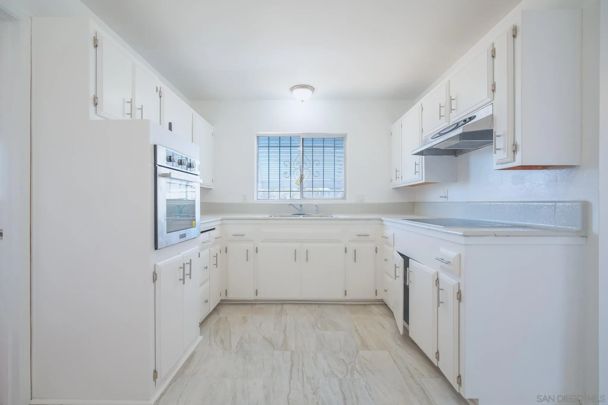 https://cdn.realtyfeed.com/cdn/127/260016629/a00511095c0ca8b2f598b5142d968999.webp