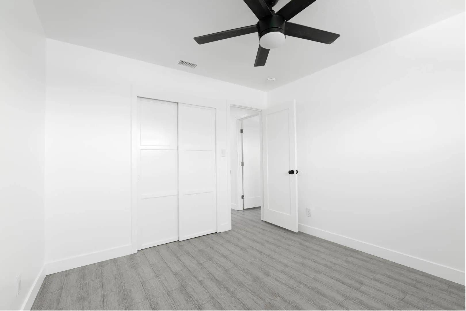 https://cdn.realtyfeed.com/cdn/127/260016641/5d4965caa583e76ee2bcb2d61ccd30d0.webp